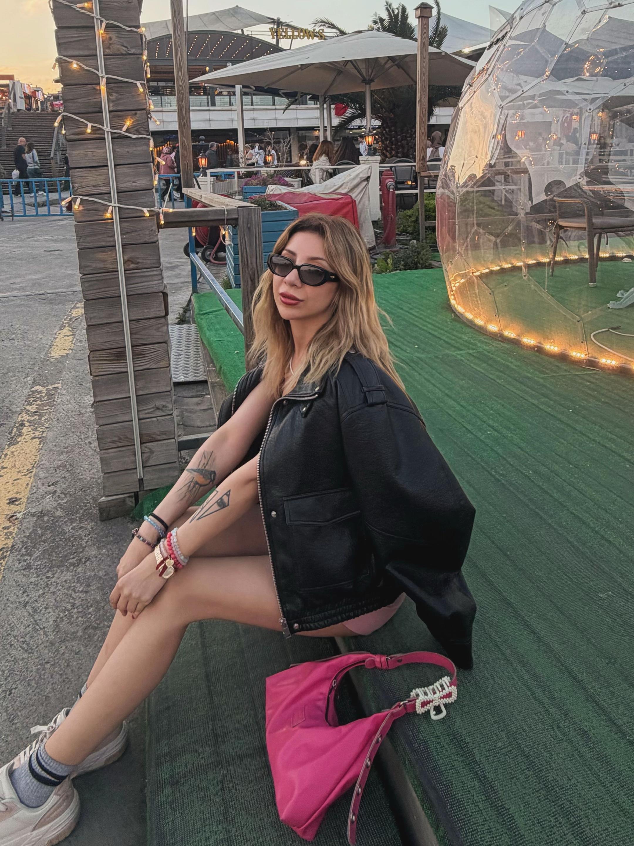 @sadecejuli
