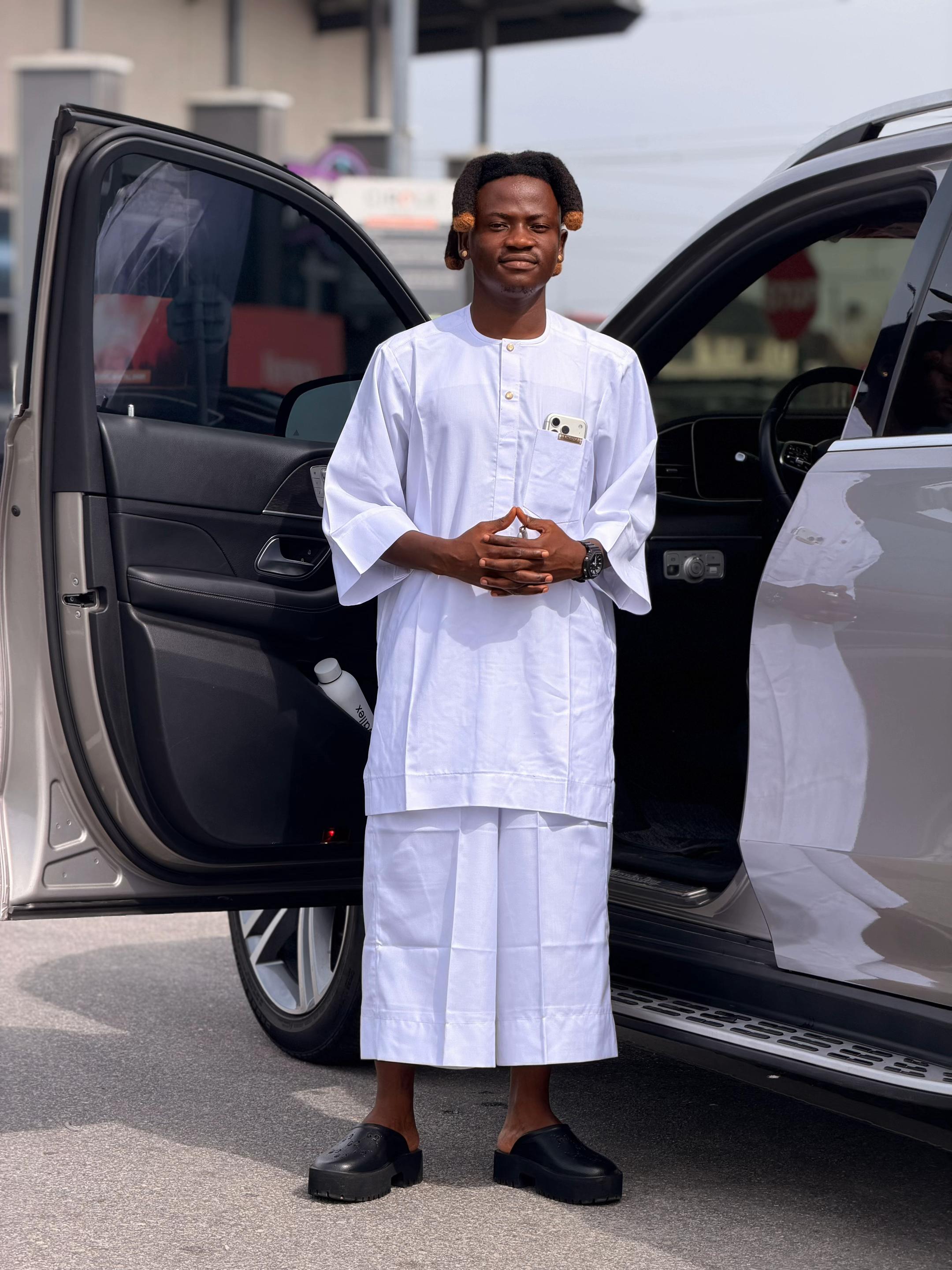 @ABATI UNIVERSE BOI🌍 ✨