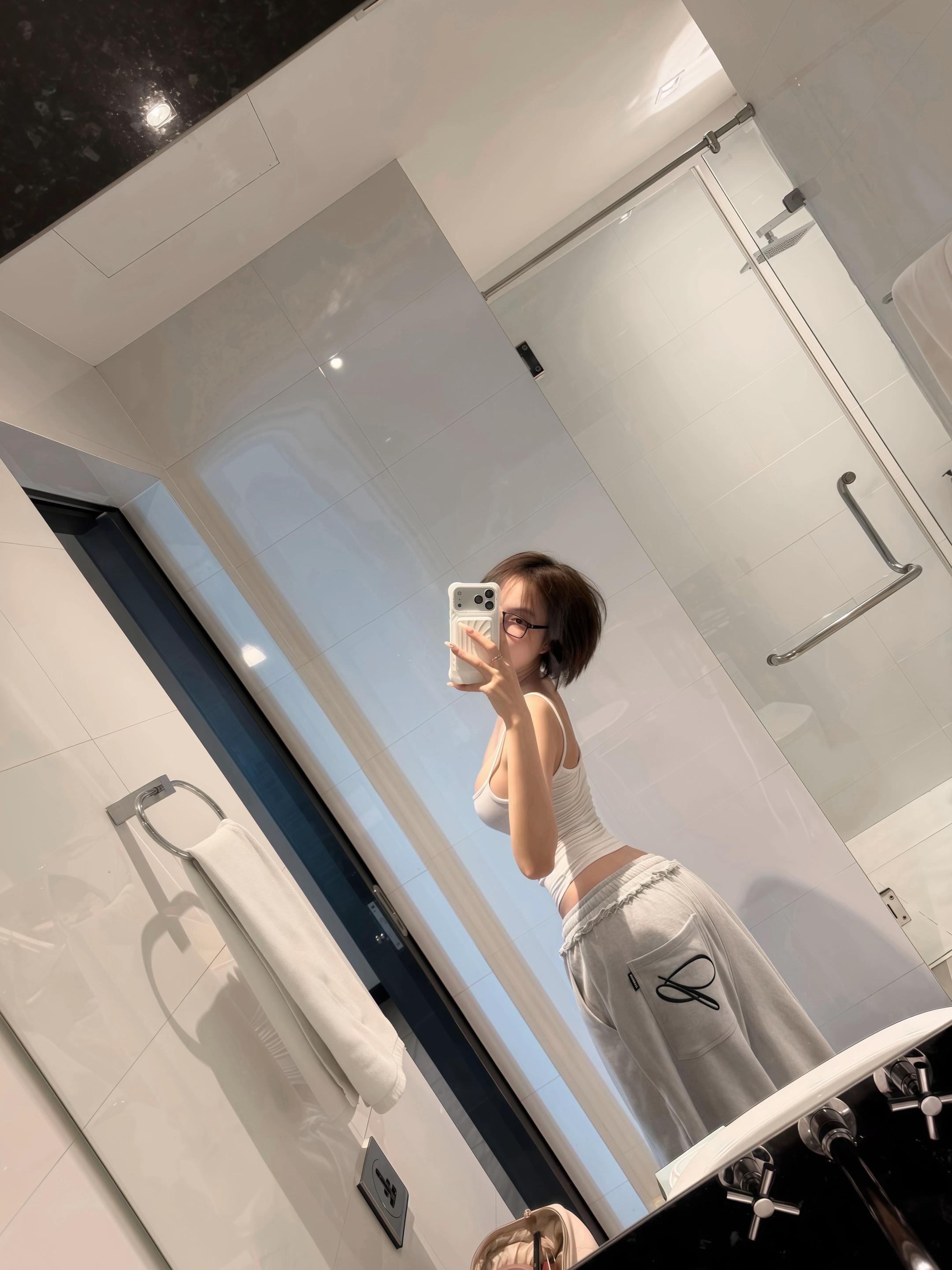 @คุณอีฟที่ผมสั้นสั้น