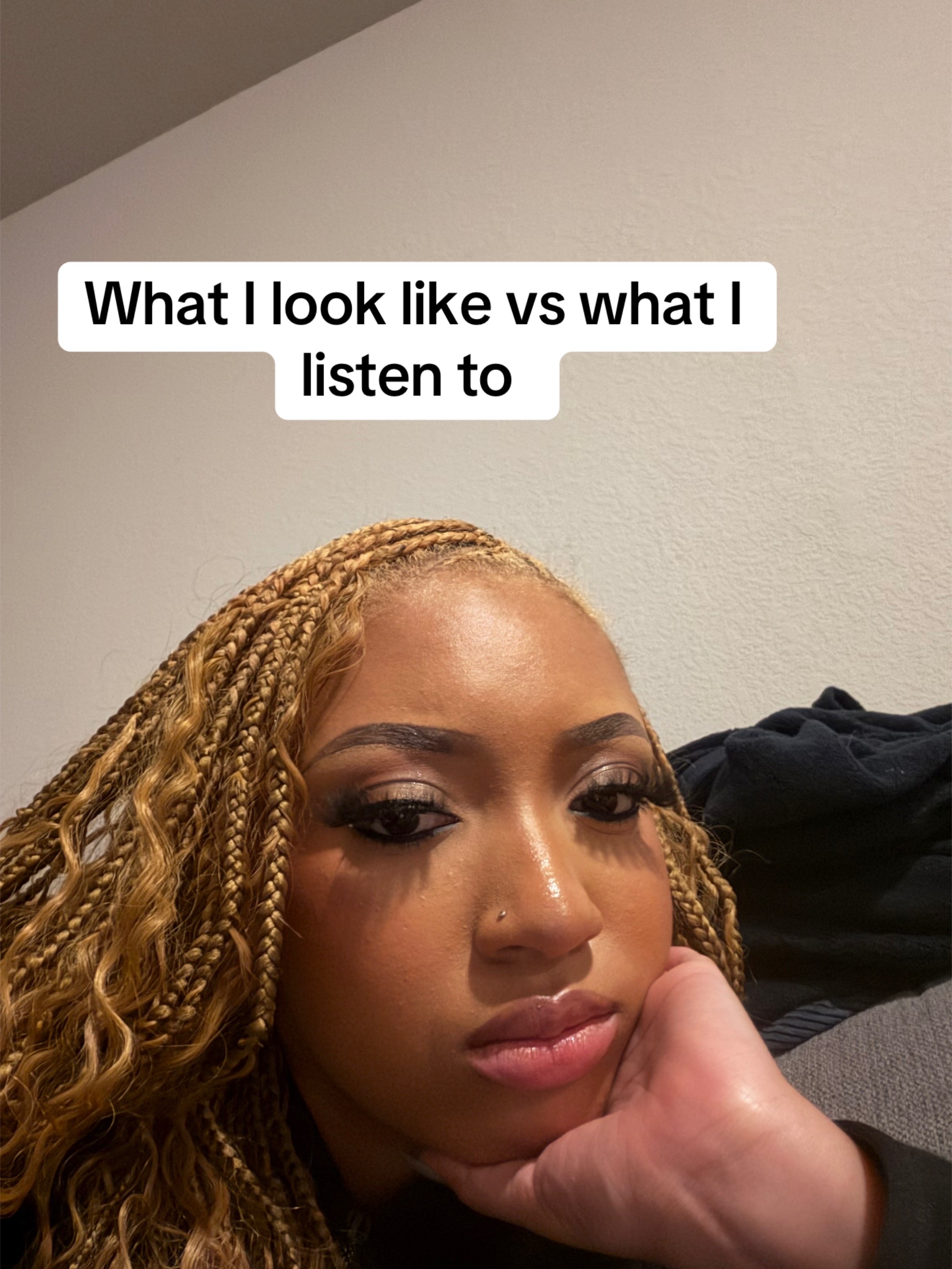 @tikomonroe