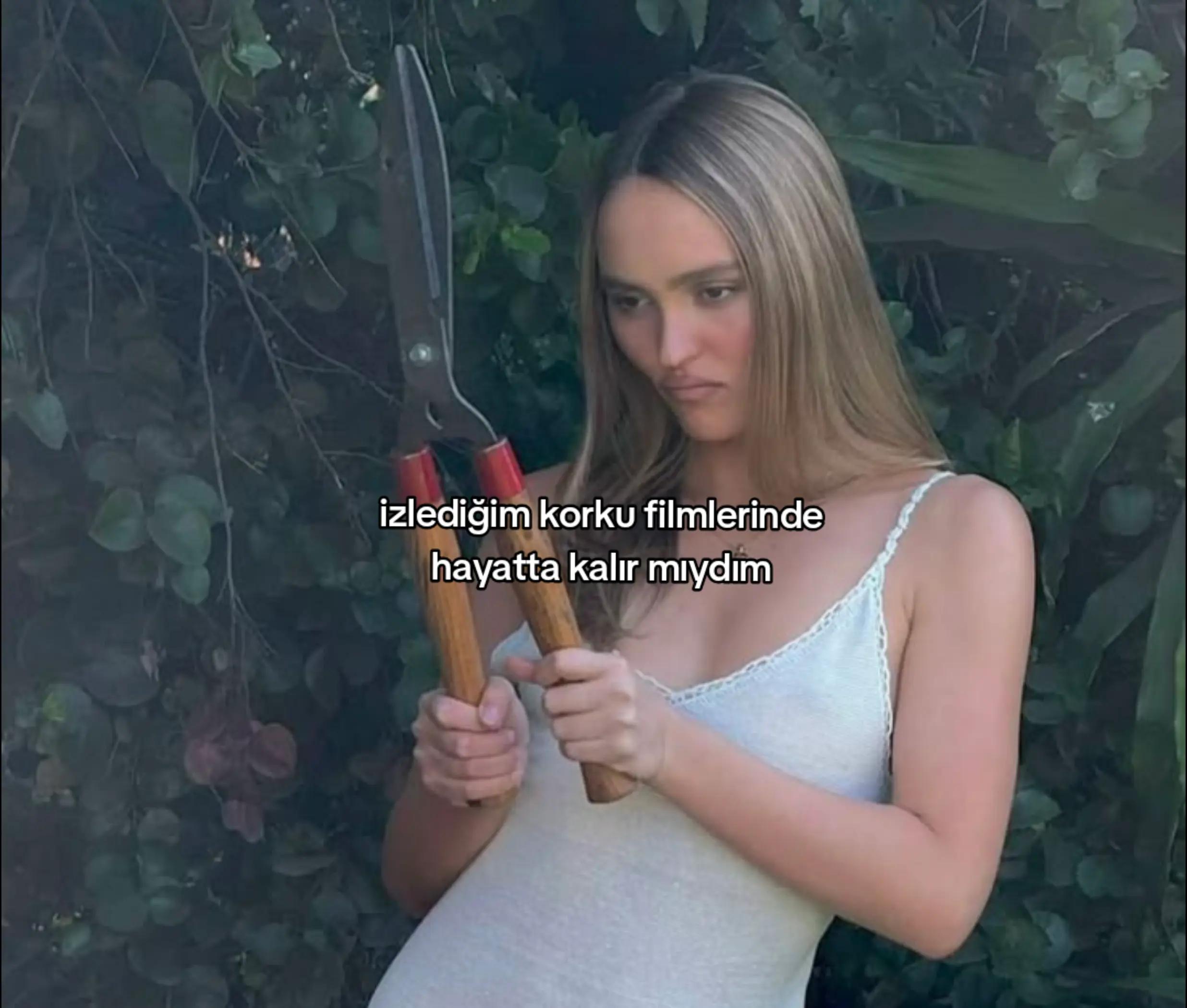 @𝓜𝓮𝓵𝓲𝓴𝓮丰