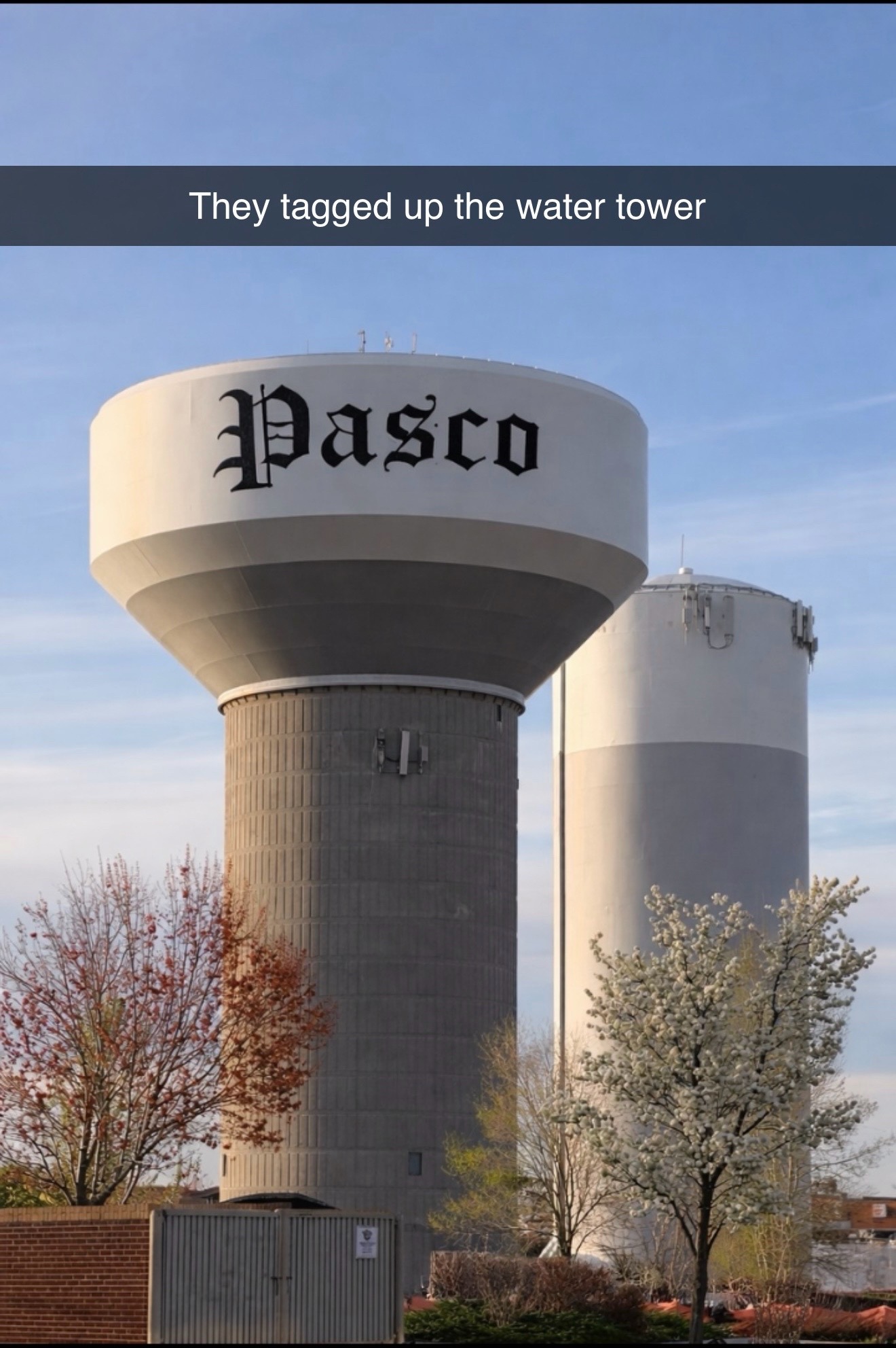@𝔗𝔬𝔫𝔶 𝔒𝔯𝔬𝔷𝔠𝔬