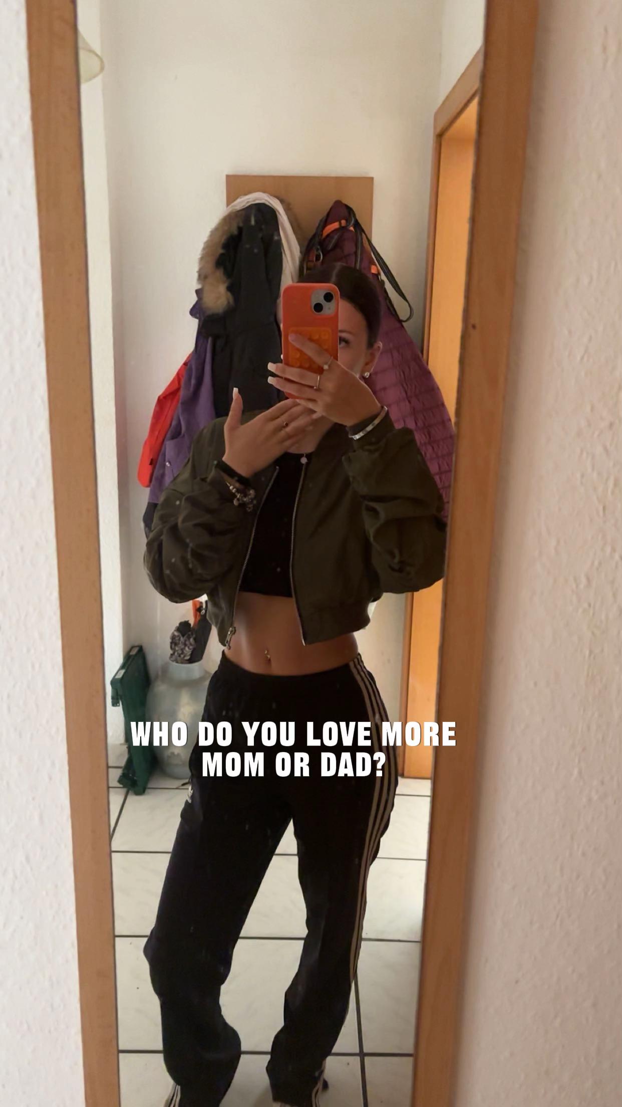 @℣
