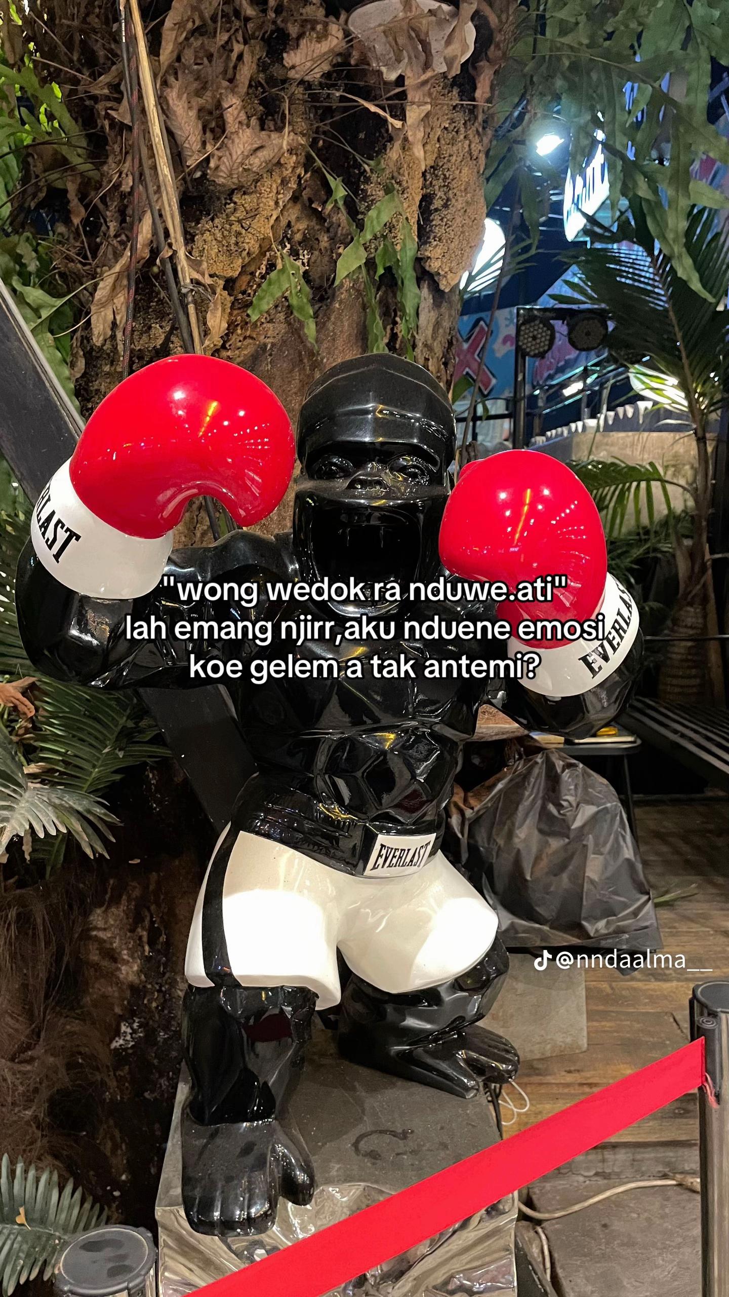@⃟