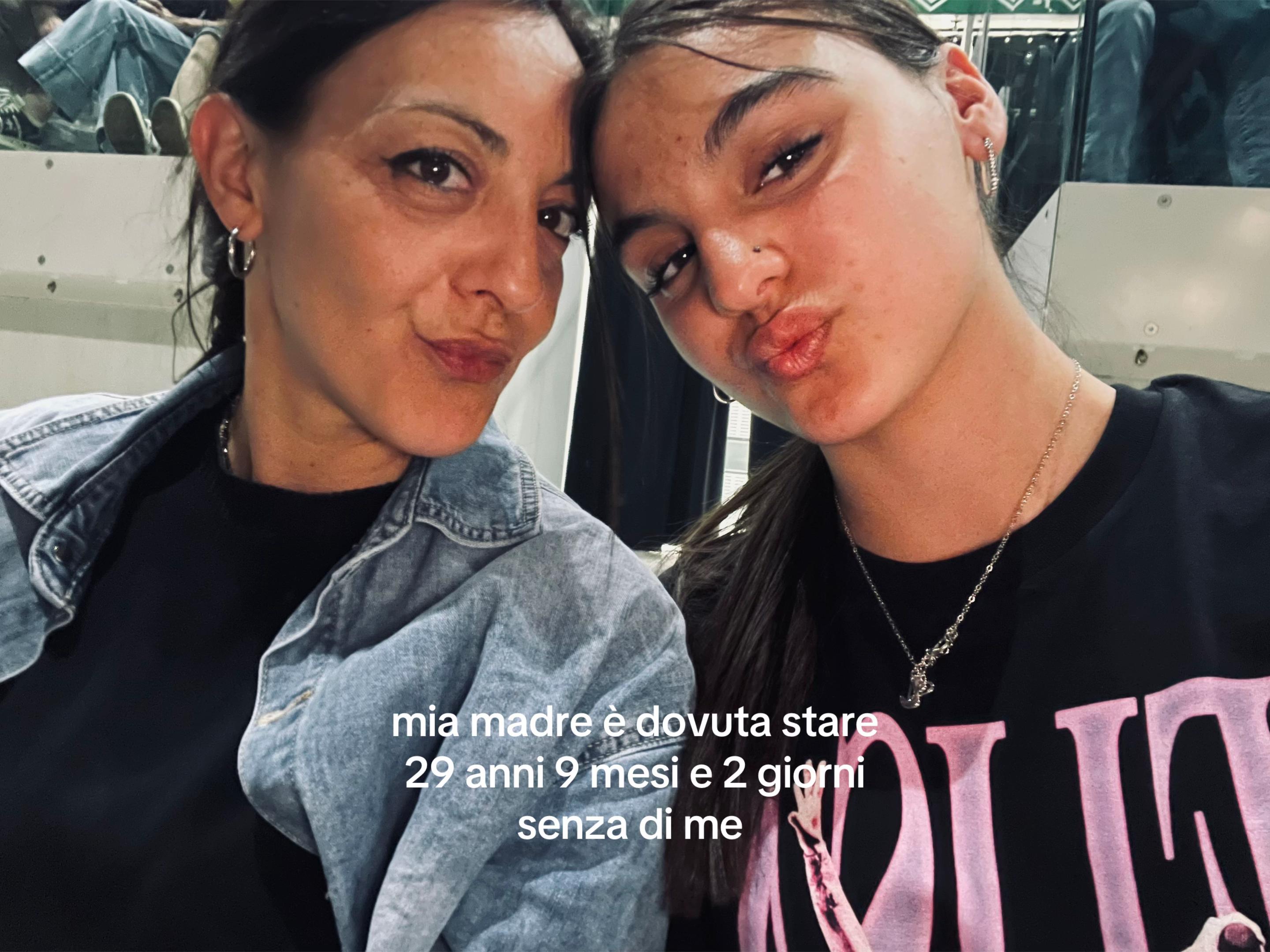 @𝐥𝐚𝐫𝐚🌺