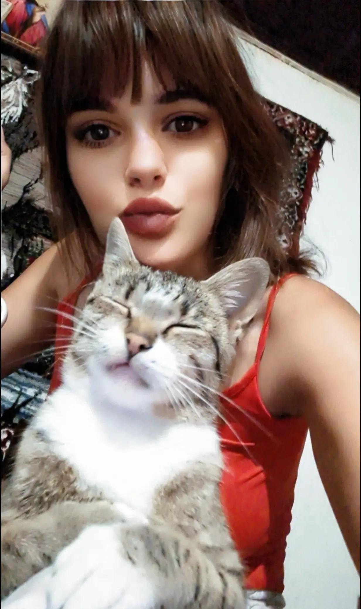 @🎭Madalina Elena🎭