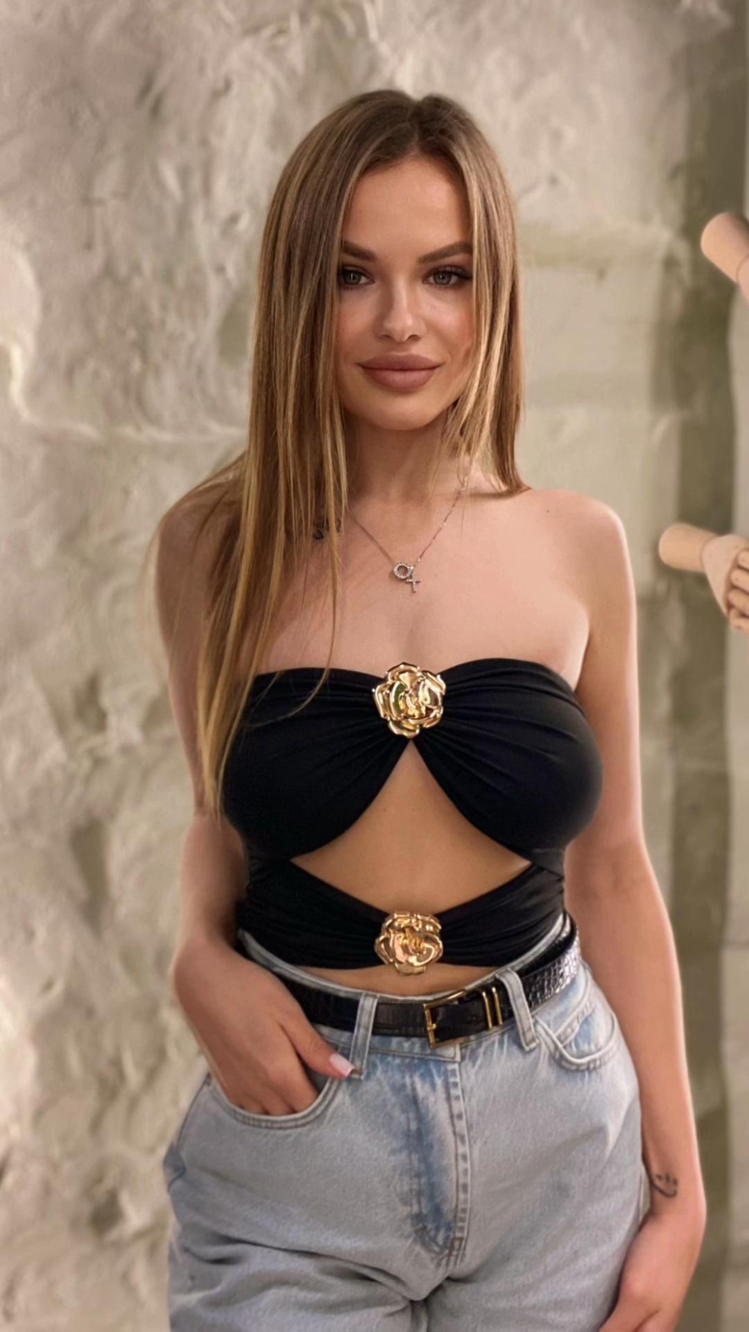 @elenacalmis425