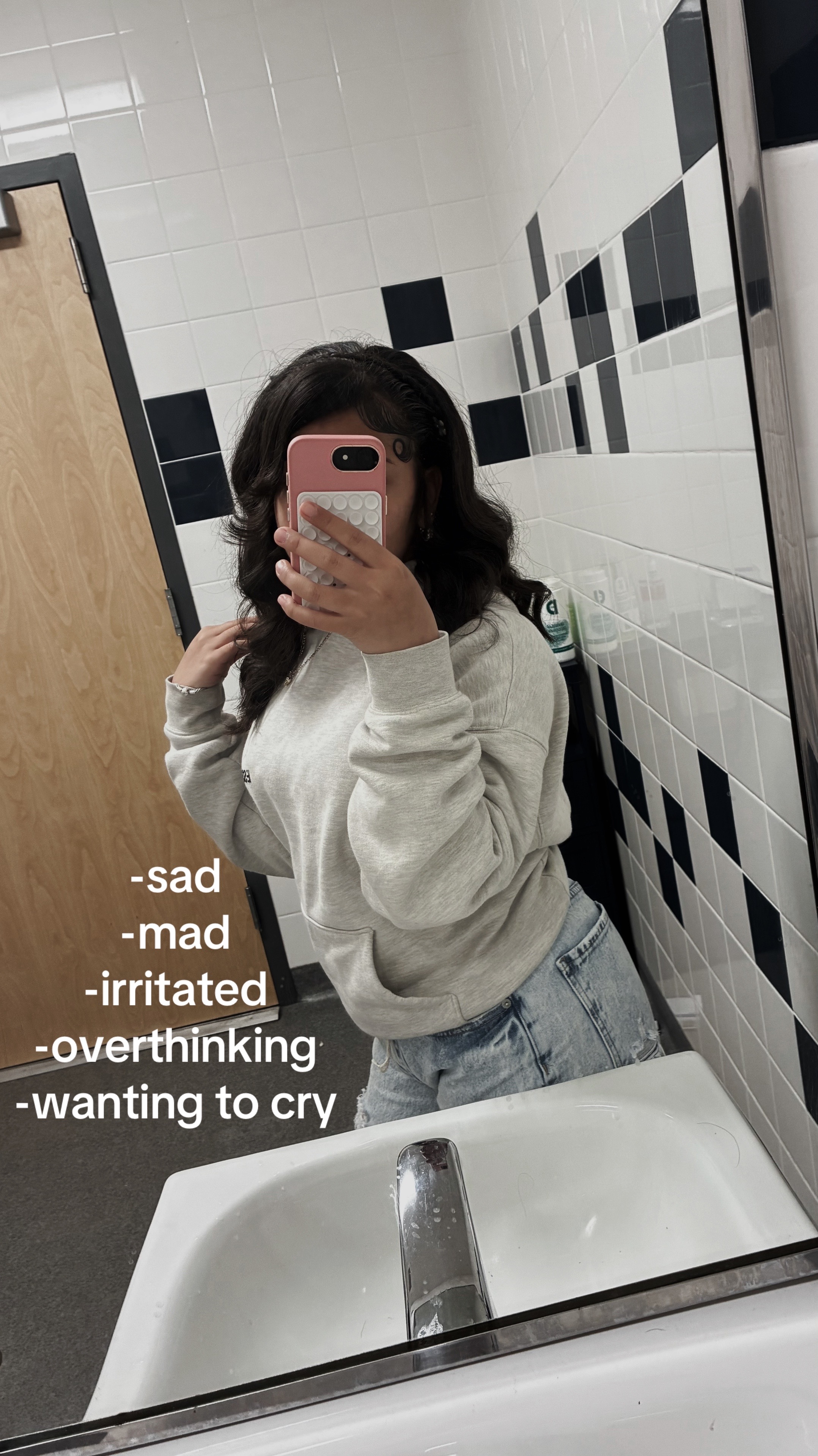@𝓔𝓶𝓮𝓵𝔂 🖤
