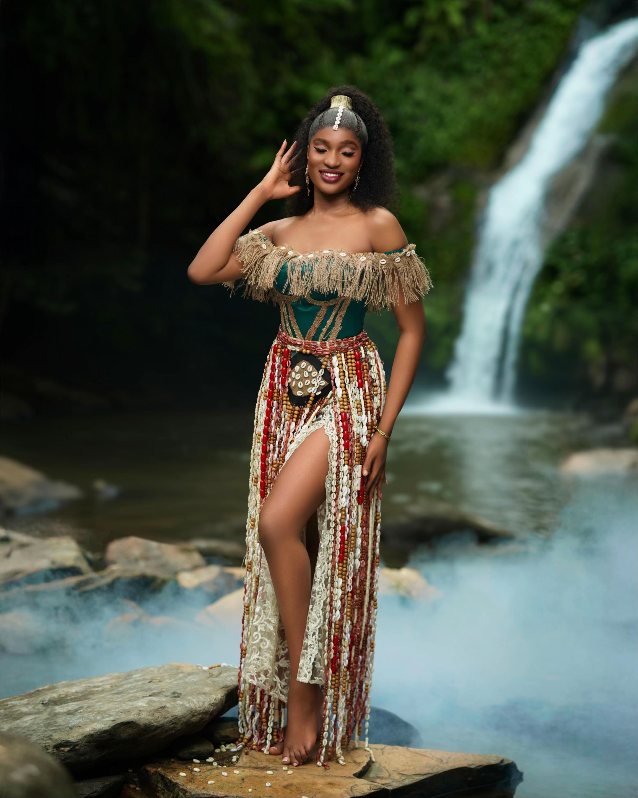 @Angèle EYOU 🇹🇬 👑