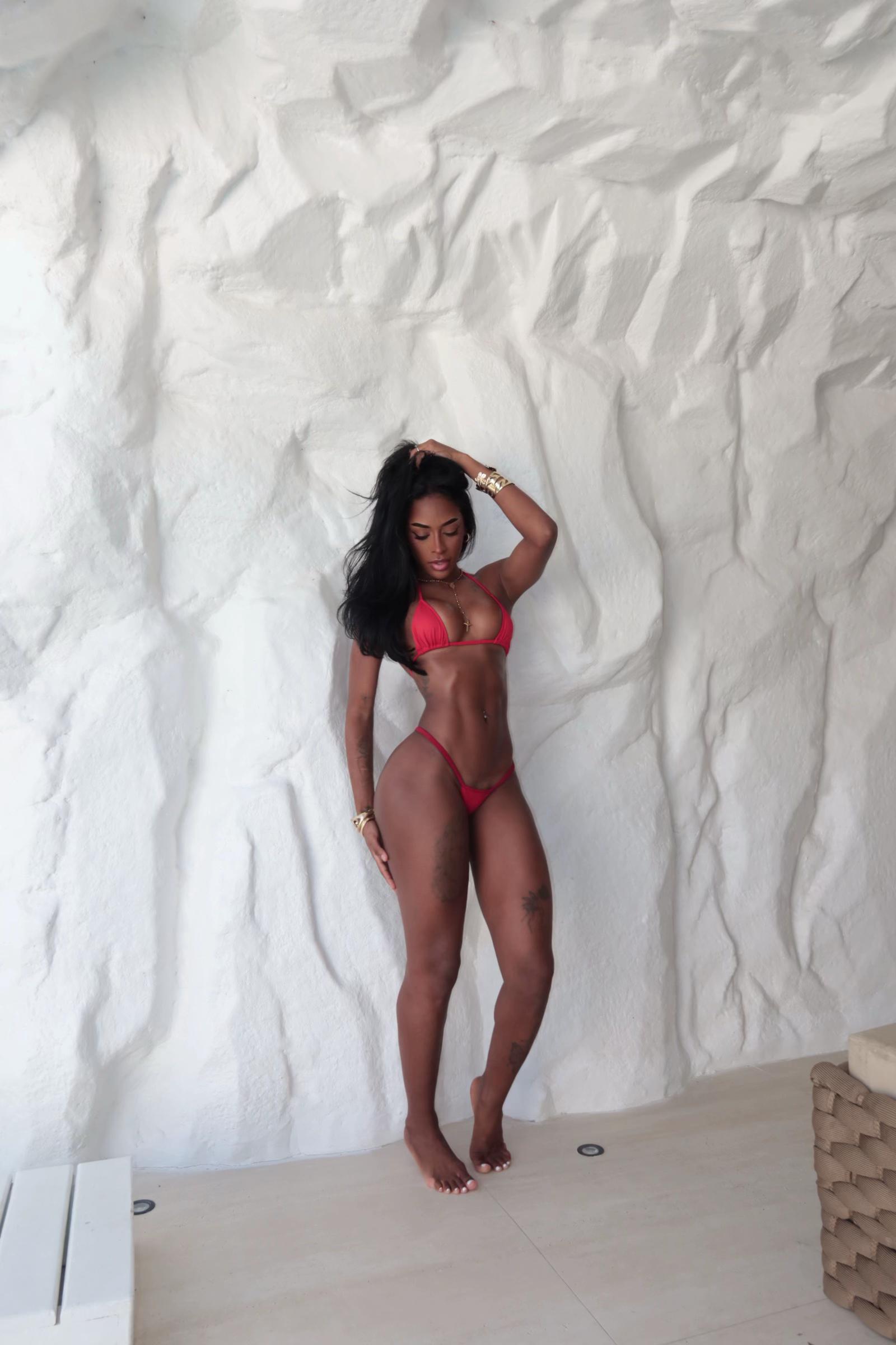 @Vict&oacute;ria Simonns