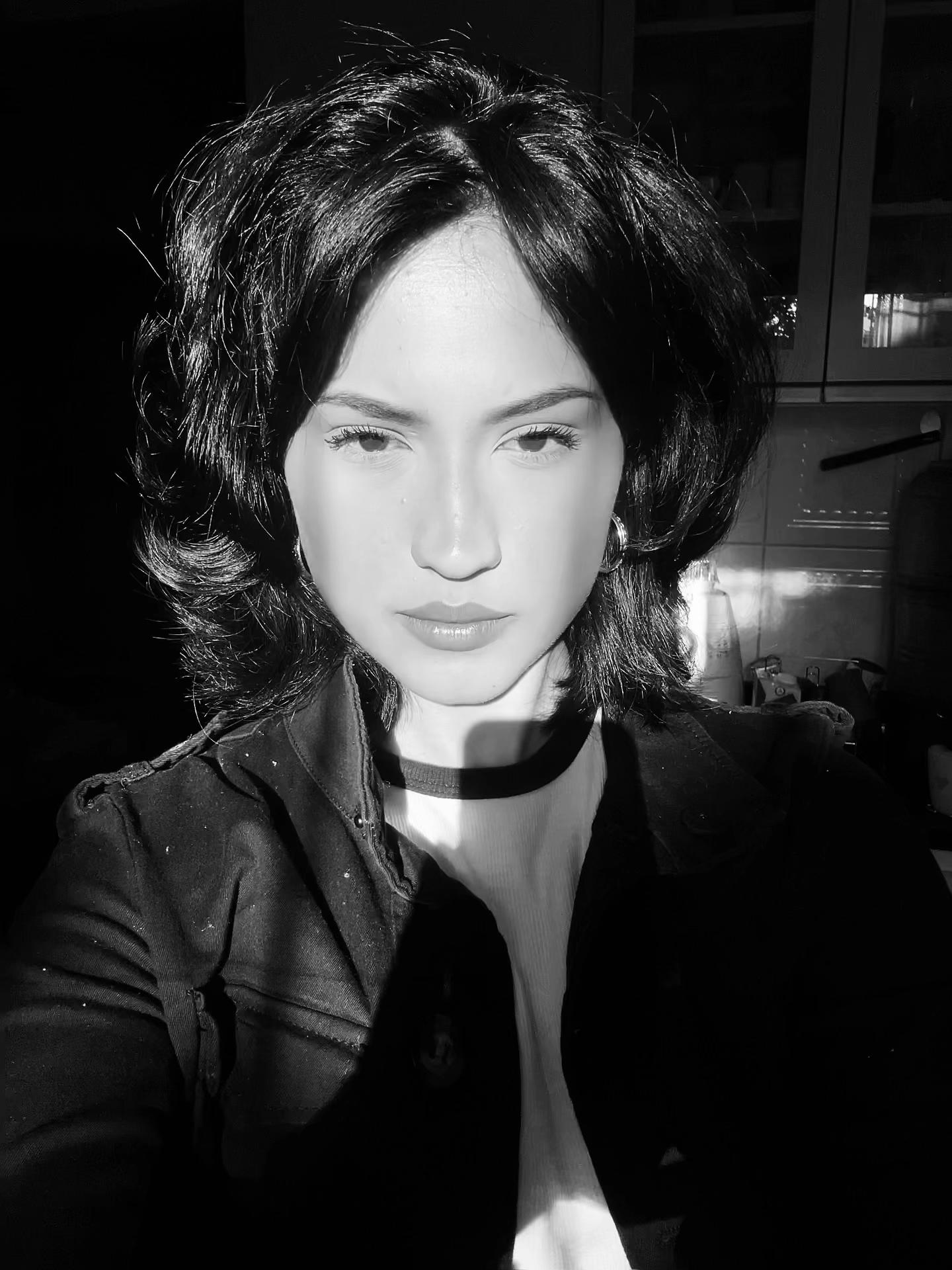 @LÍVIA