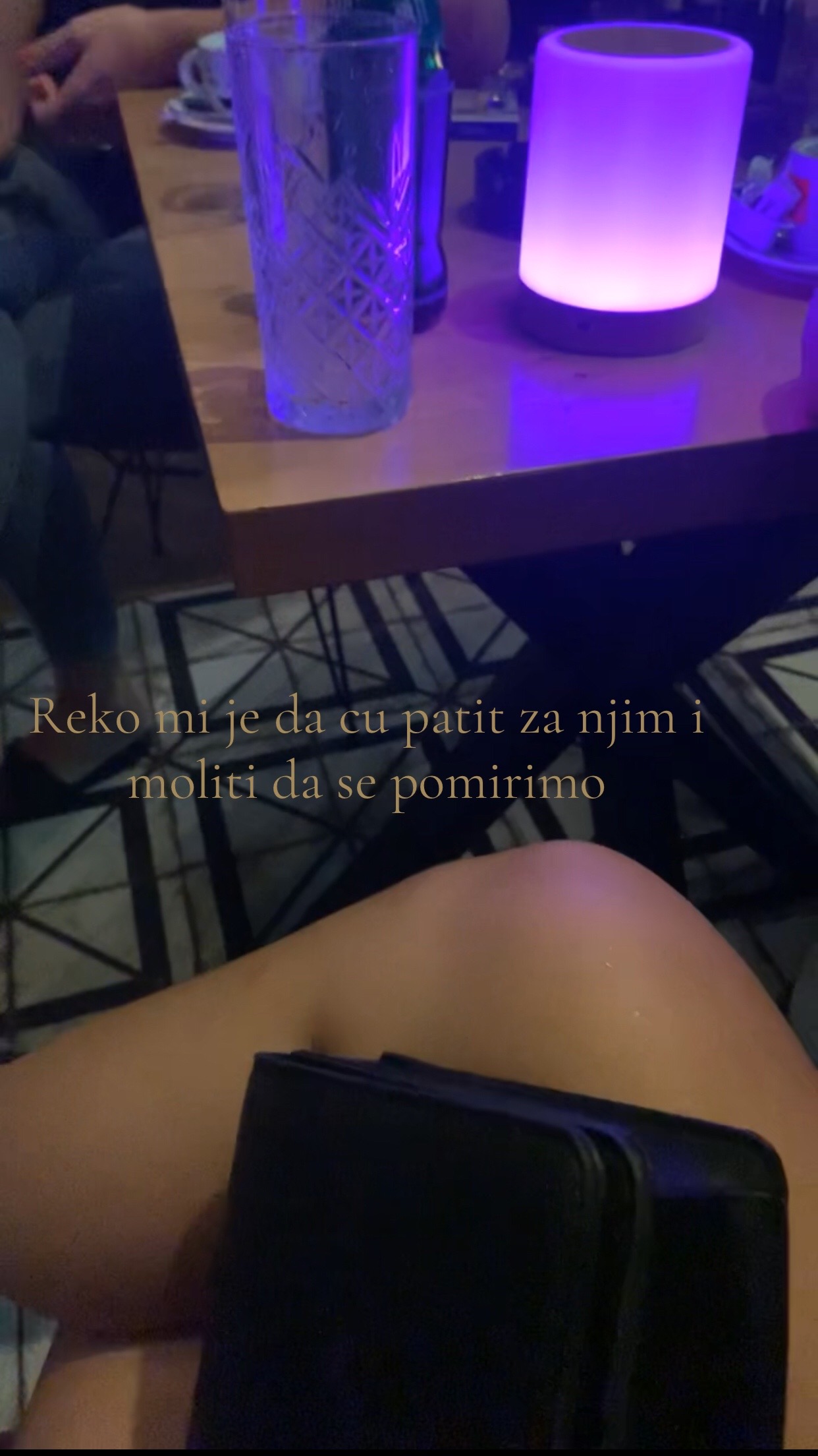 @𝐄
