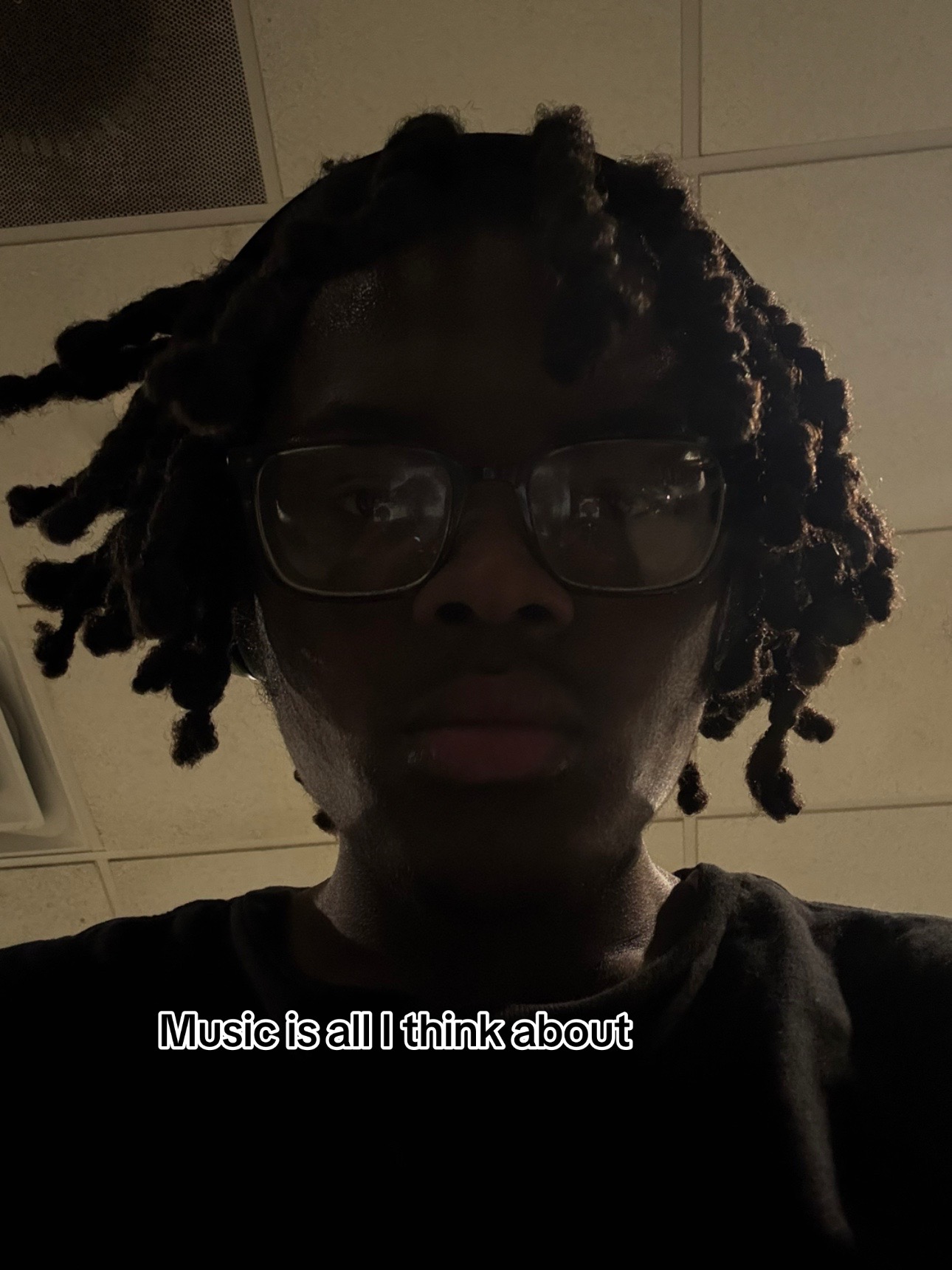 @𖣂