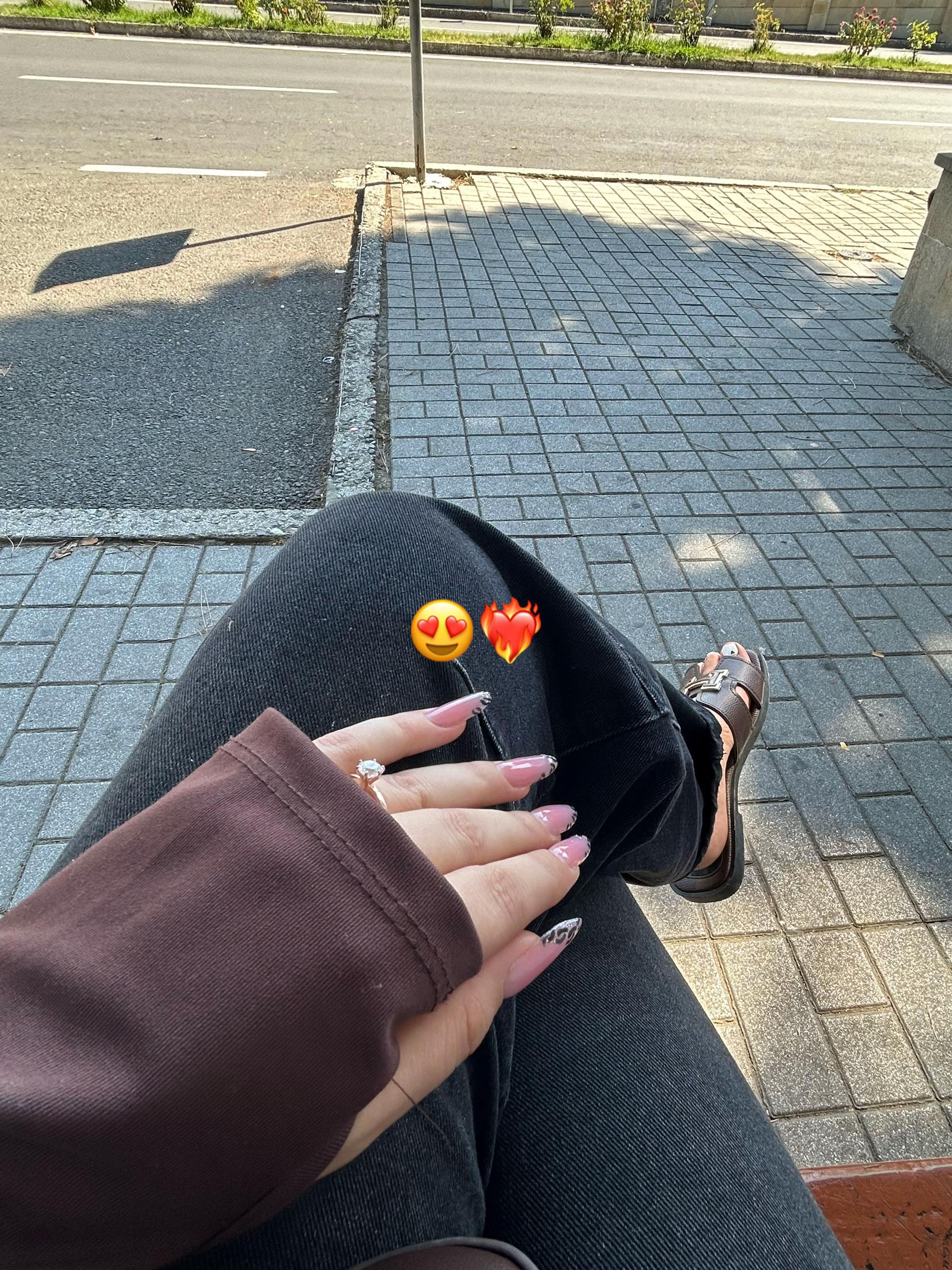 @quenn. 00