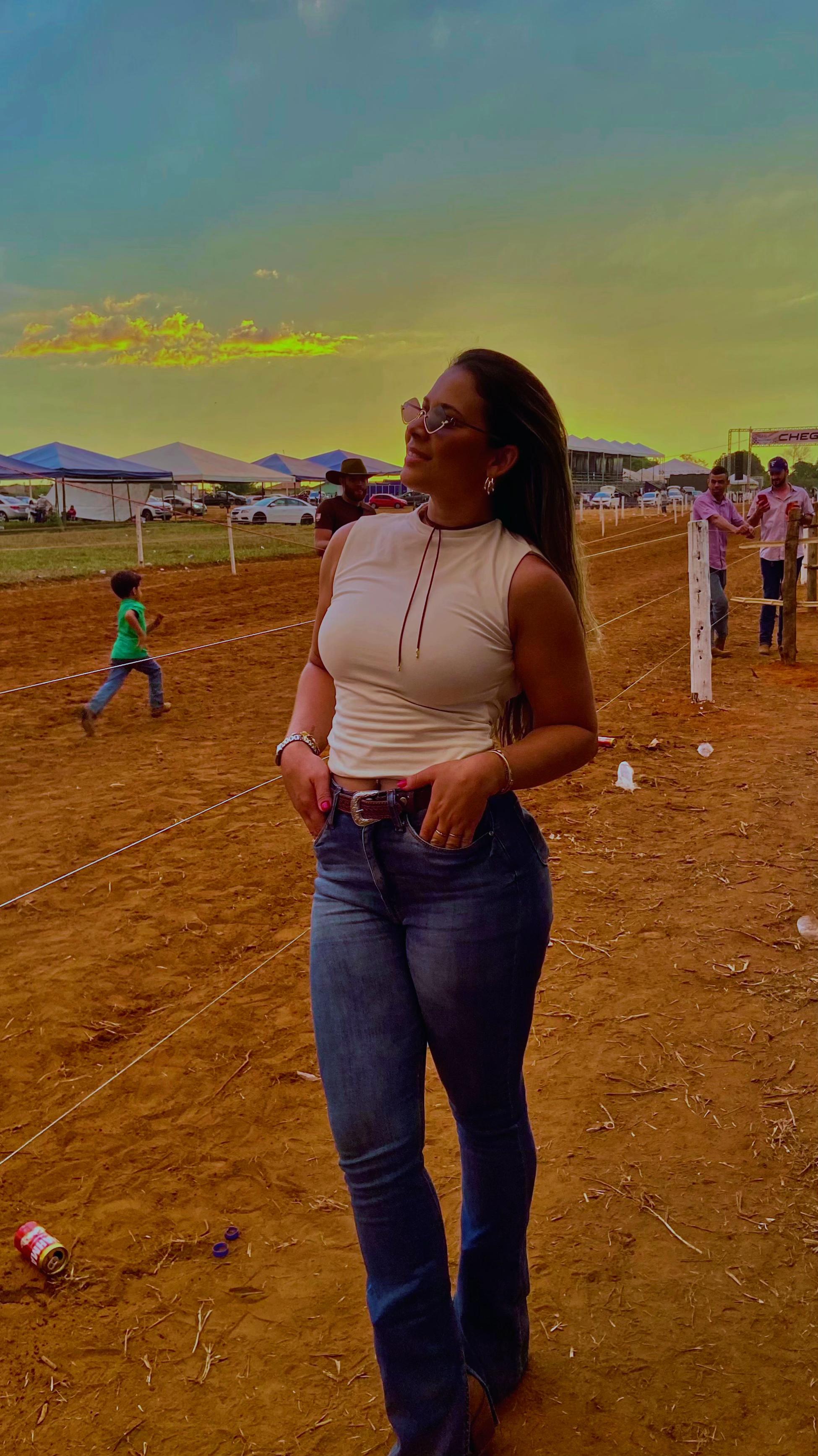 @T&aacute;lita Gomide