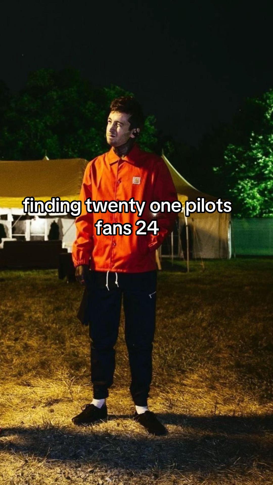 @mia |-/