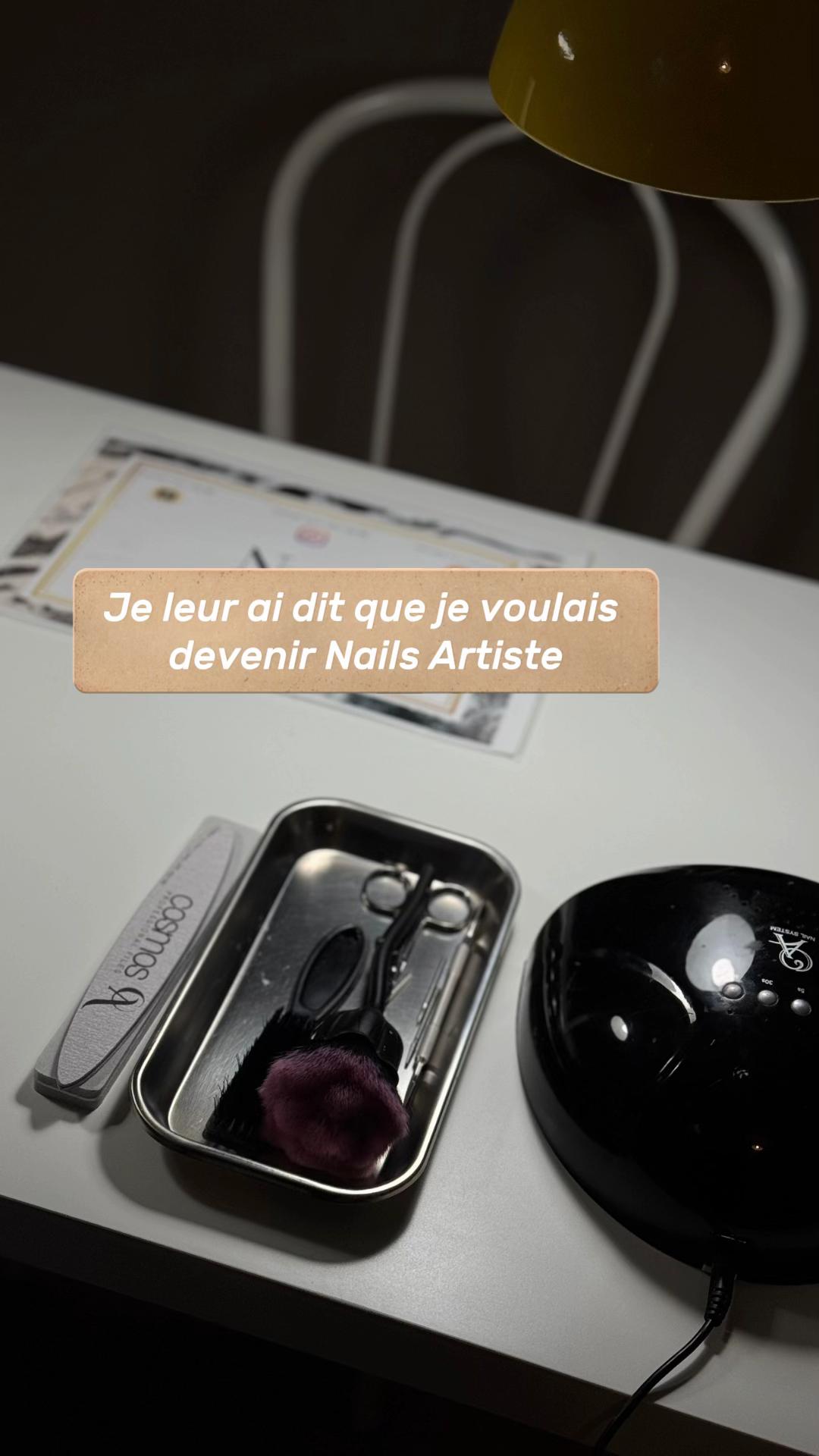 @AdeLigne_Artiste