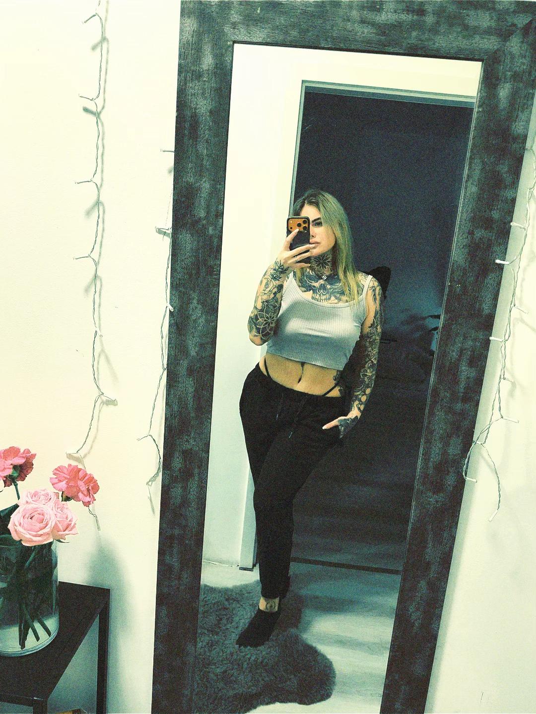 @Lealein24