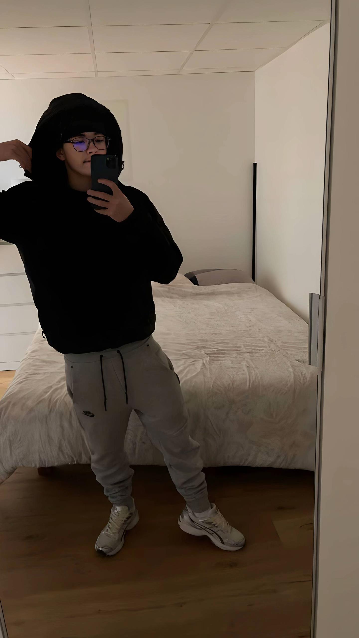 @⃟