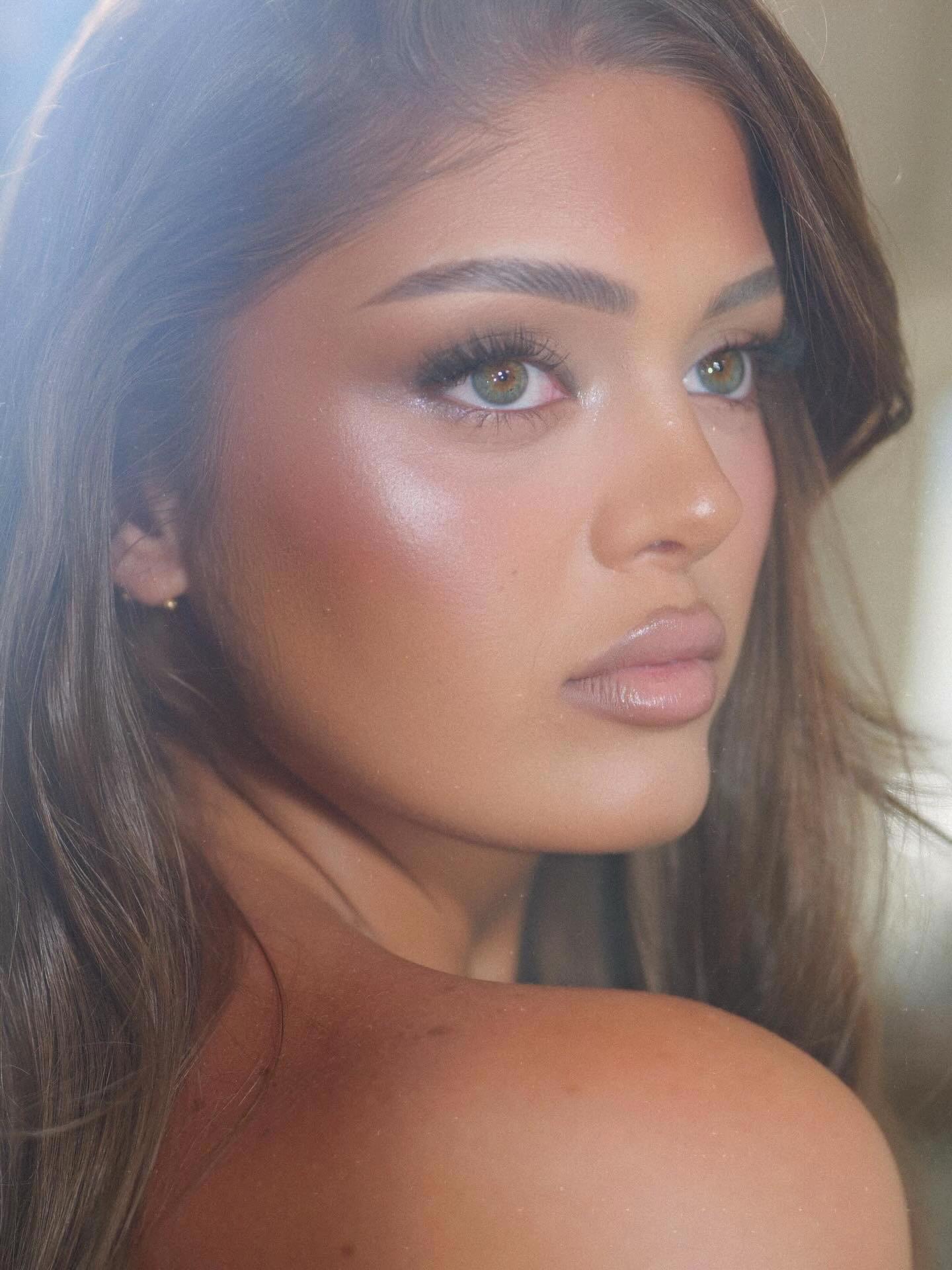 @MAKEUPBYYLLKE