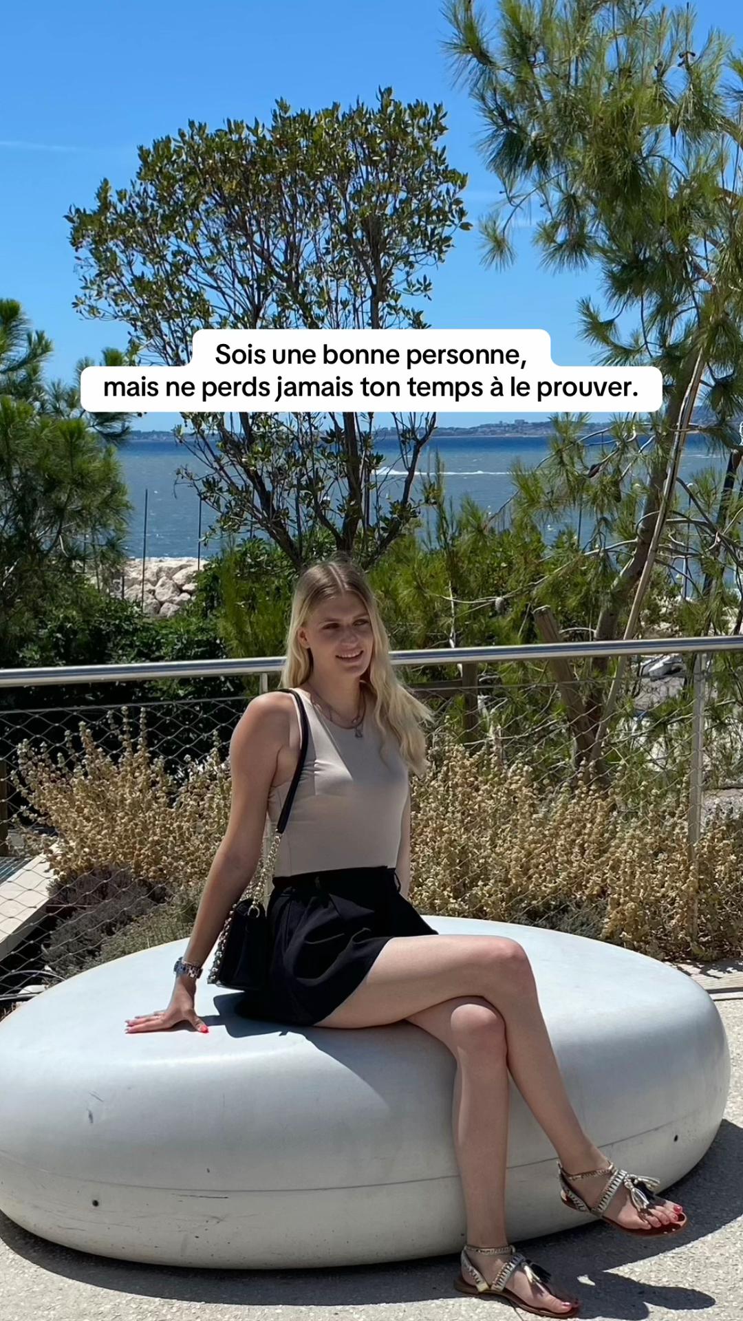 @lauraccomplie