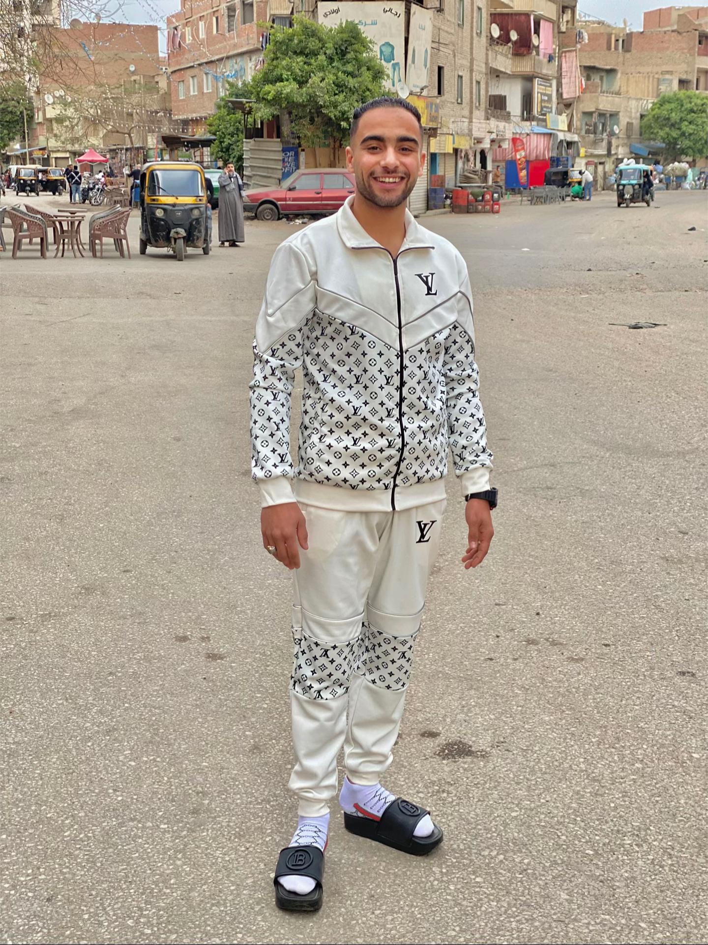 @دولفين في وسط قروش⚓🐬
