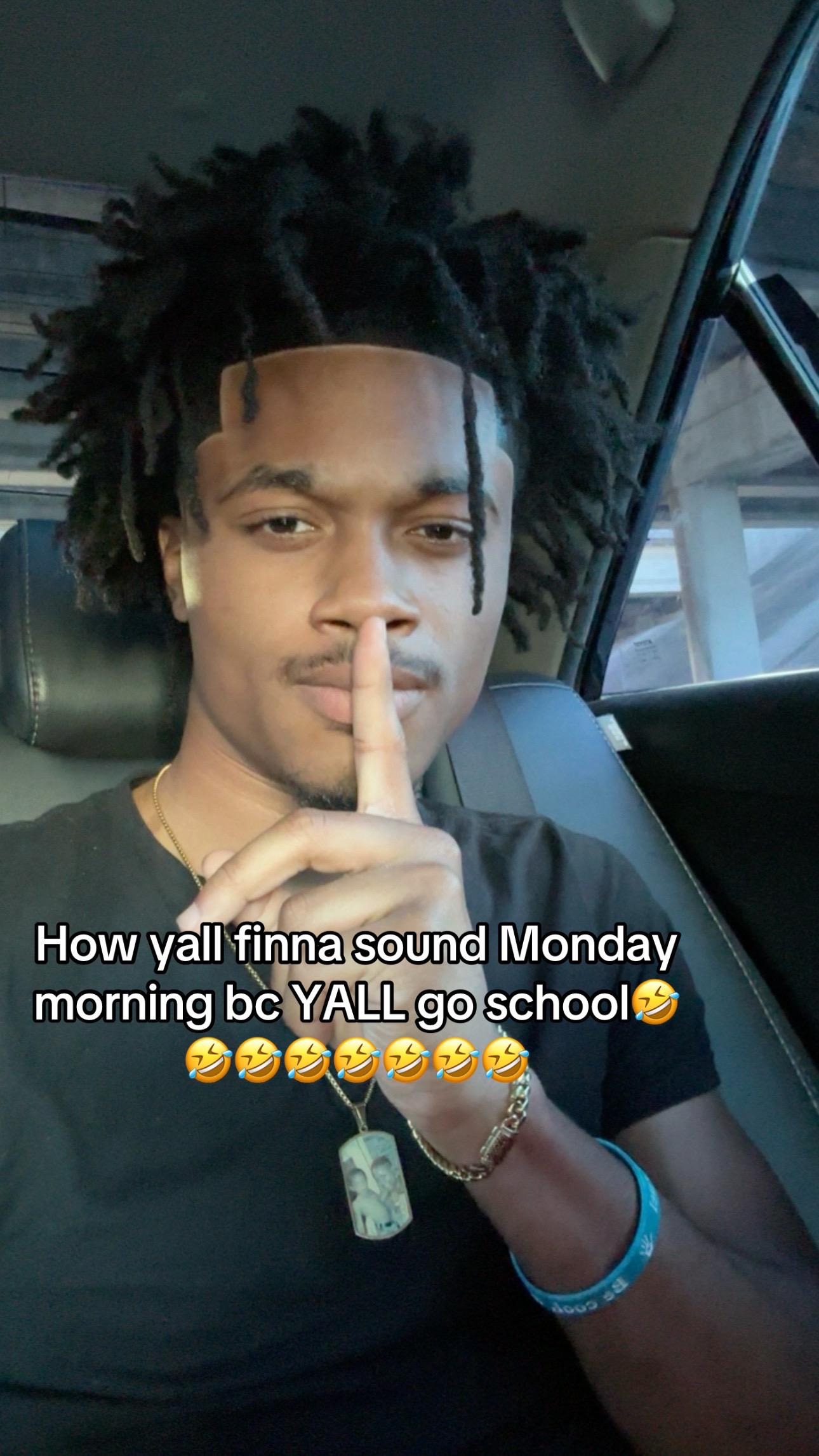 @🦦