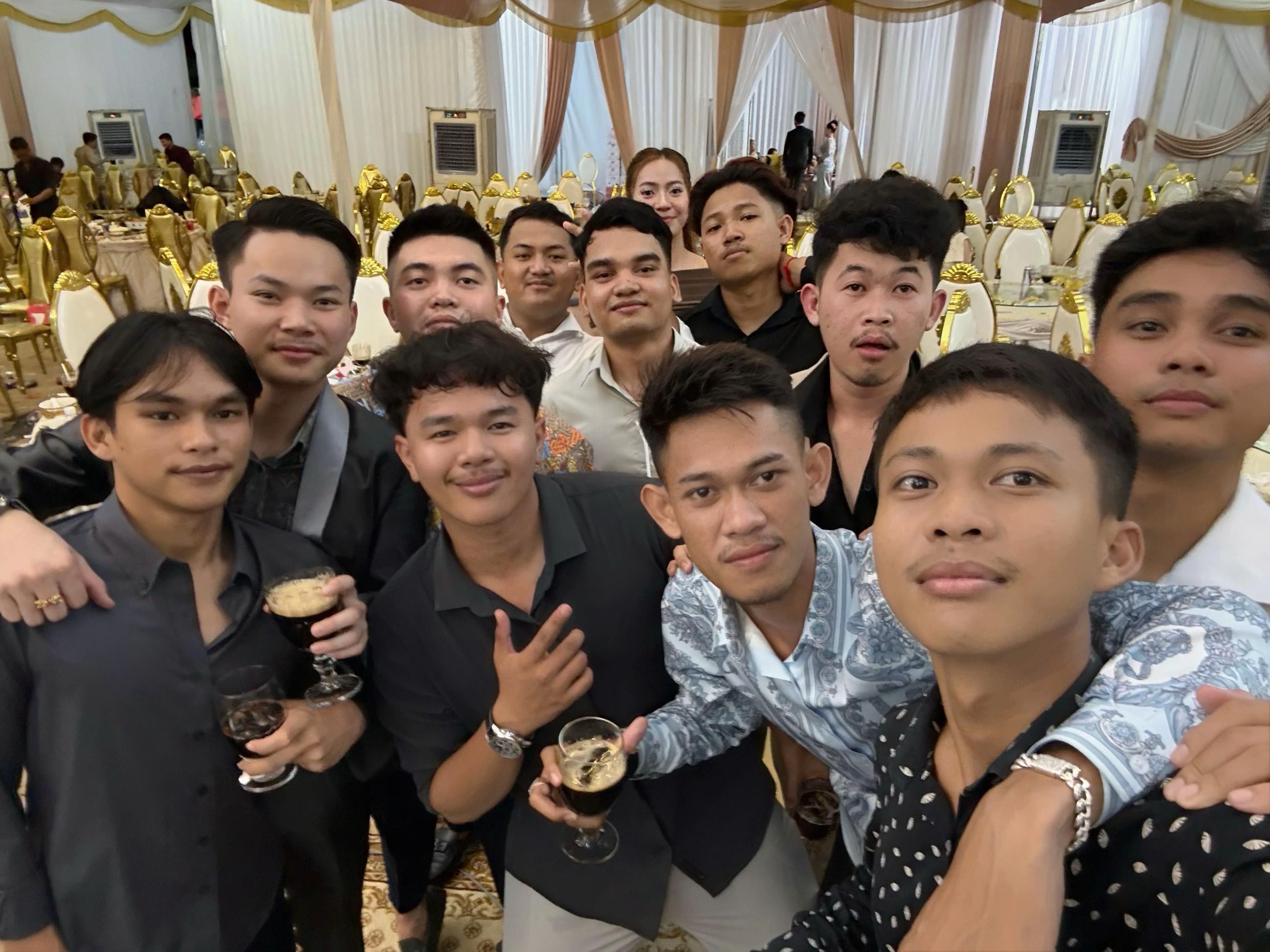 @កែវ ប្រុសពេជ្រ