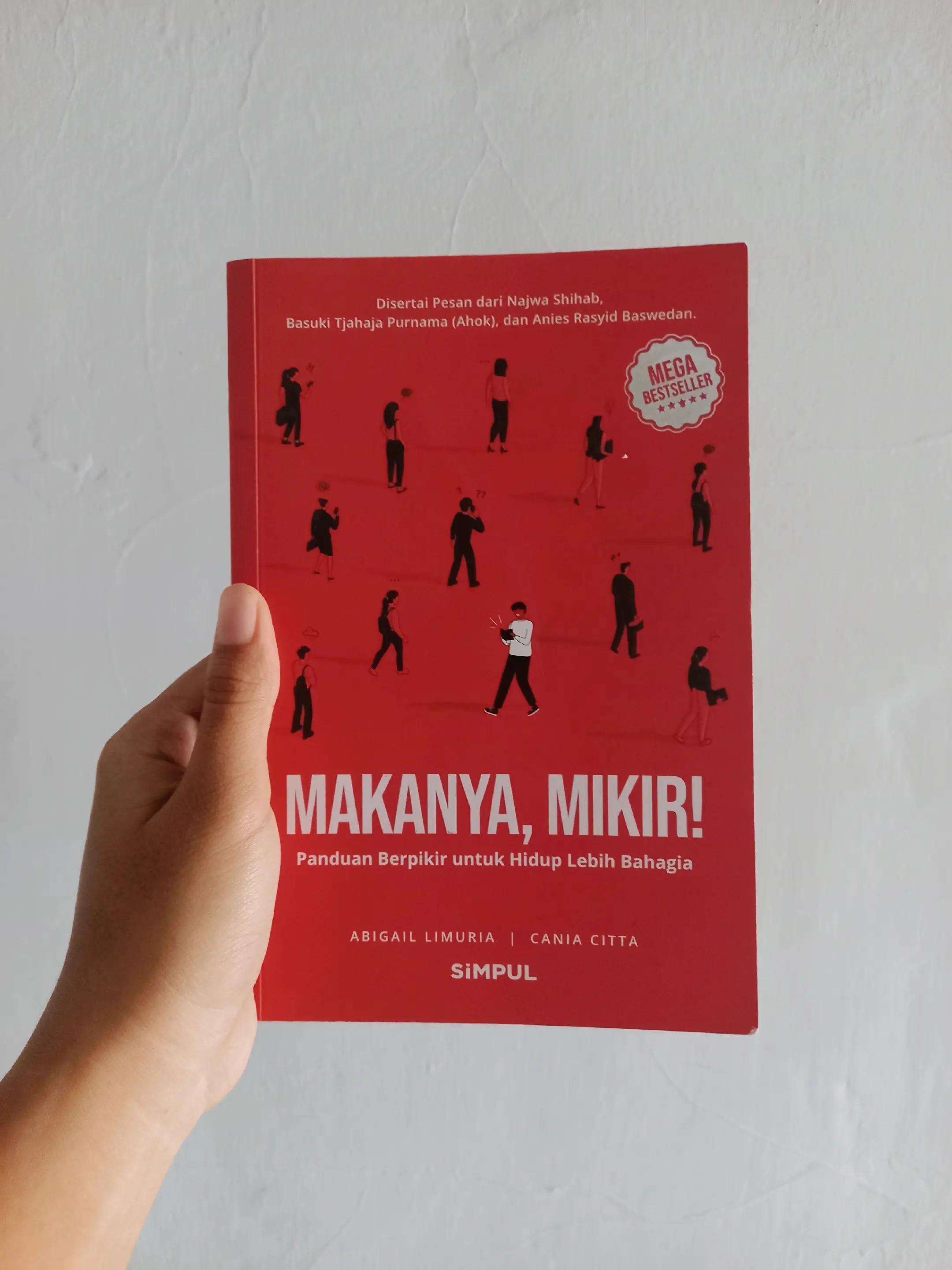 @dzata with book