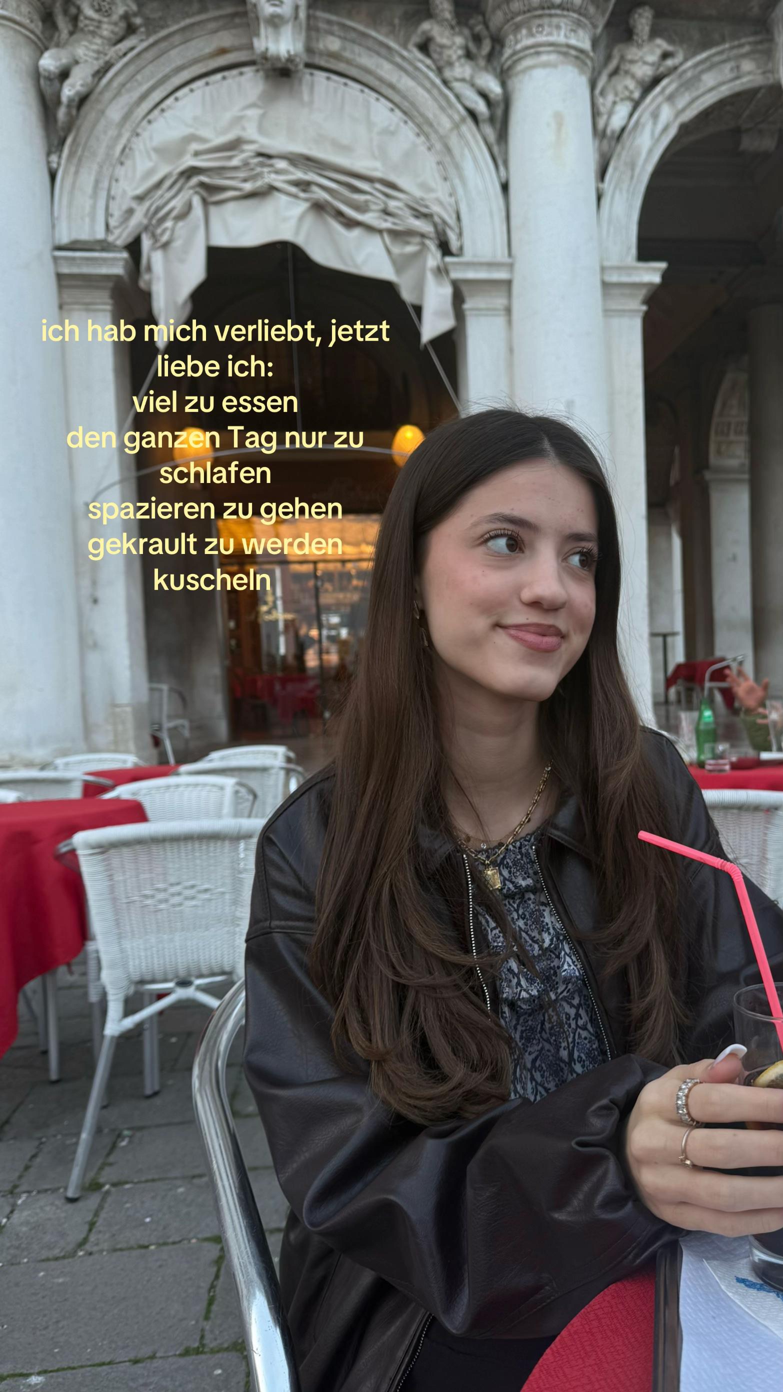 @𝐬𝐚𝐫𝐚