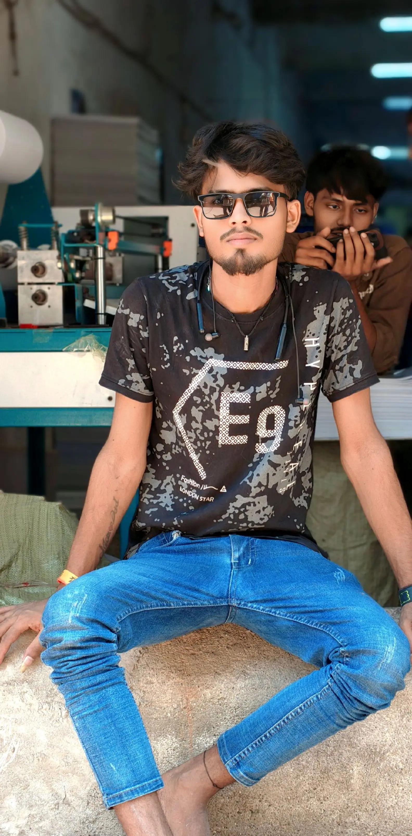 @Gunda 99 🚬🚬