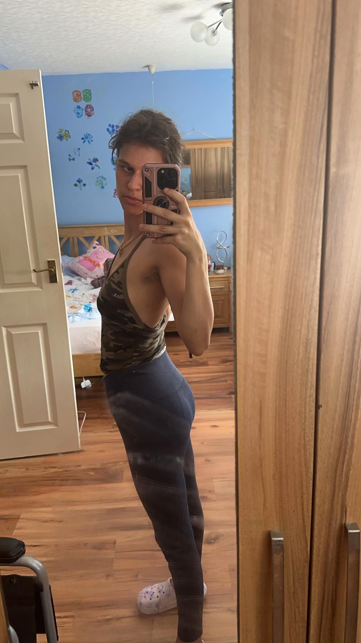 @Millie 💜💙🤍