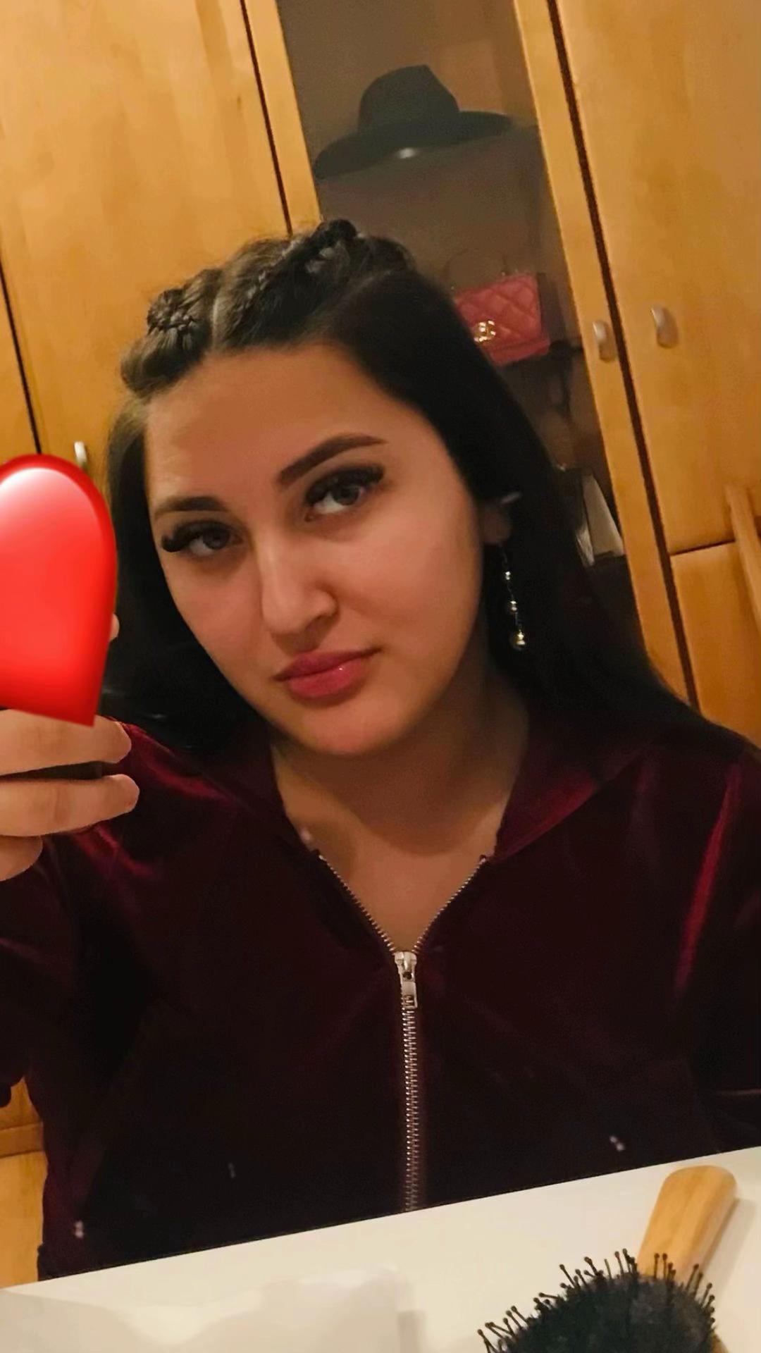 @Elenaa