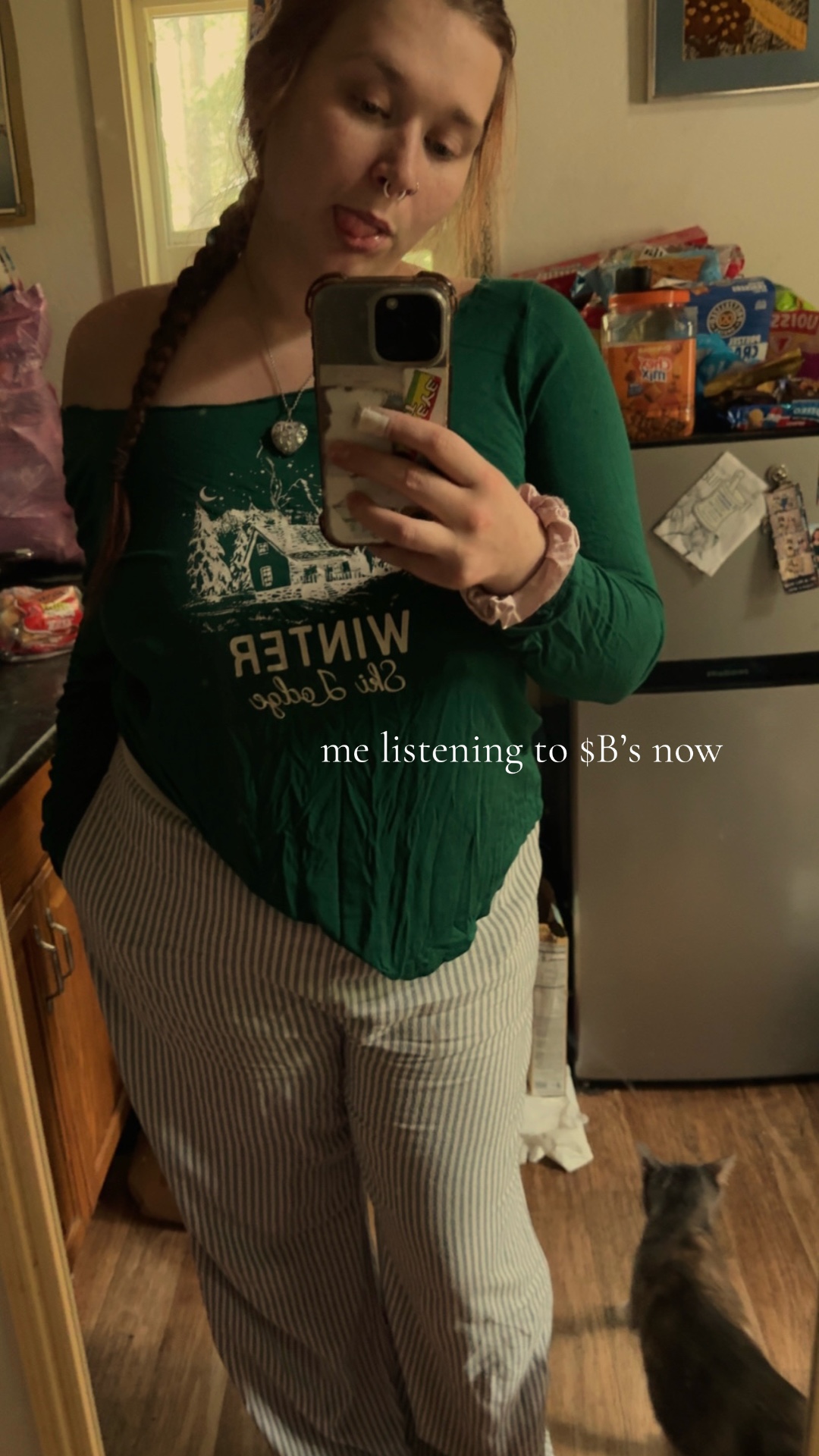 @𖣂