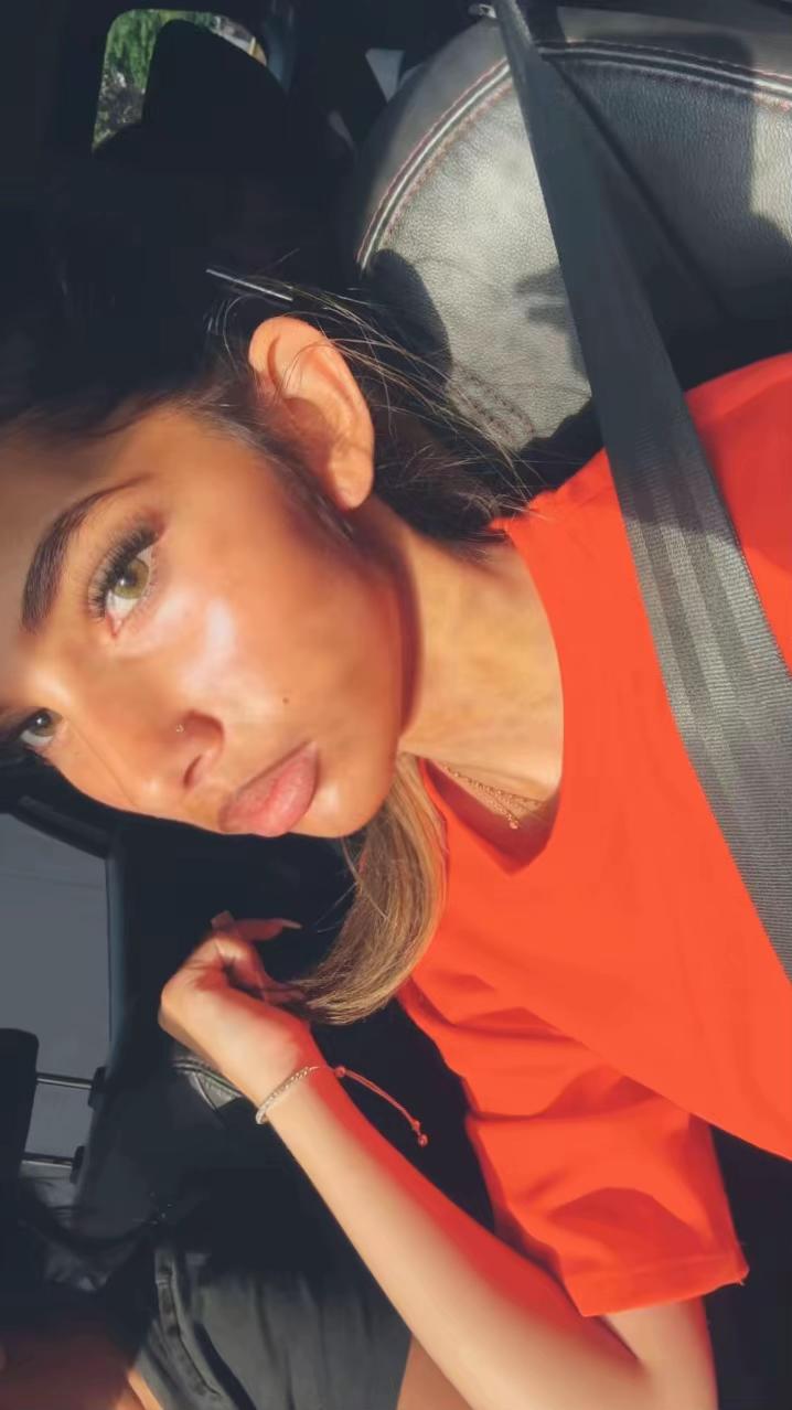 @𝒖𝒔𝒆𝒓.𝒉𝒆𝒍𝒆𝒏𝒂