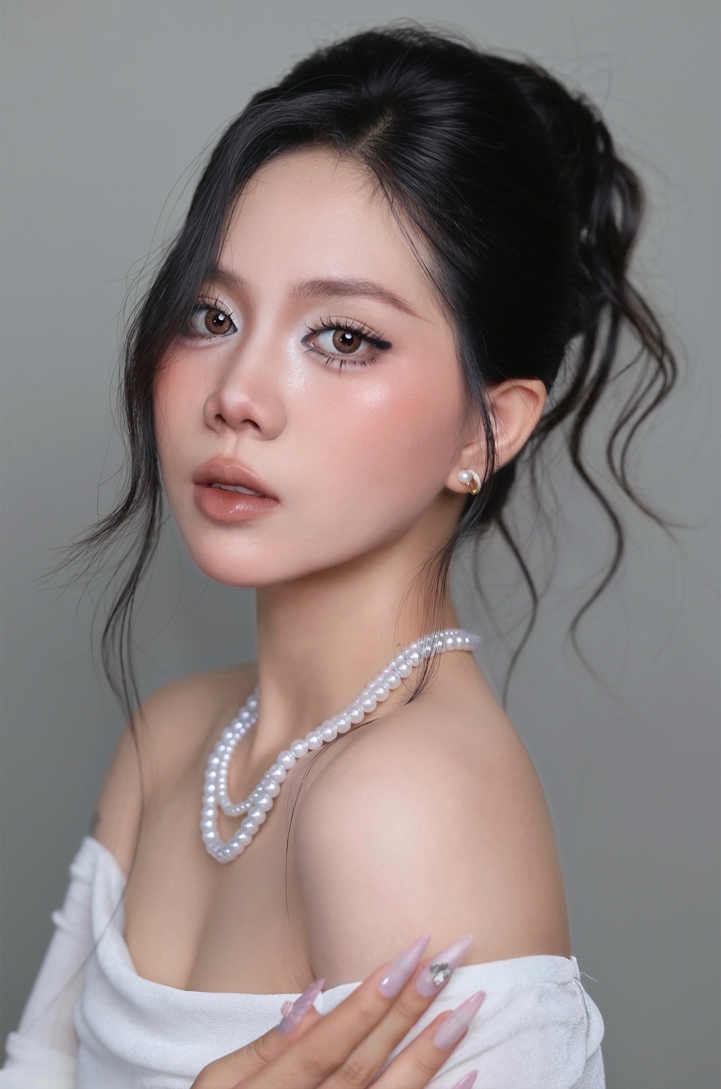 @N&agrave;ng khờ cầm s&uacute;ng l&agrave;m thơ