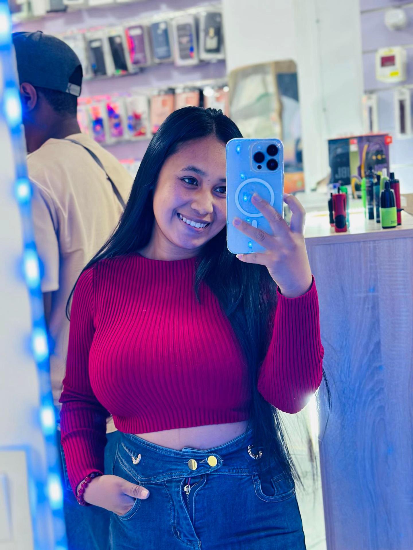 @𝒦ℴ𝓁ℴ𝒾𝓃𝒶 🍒