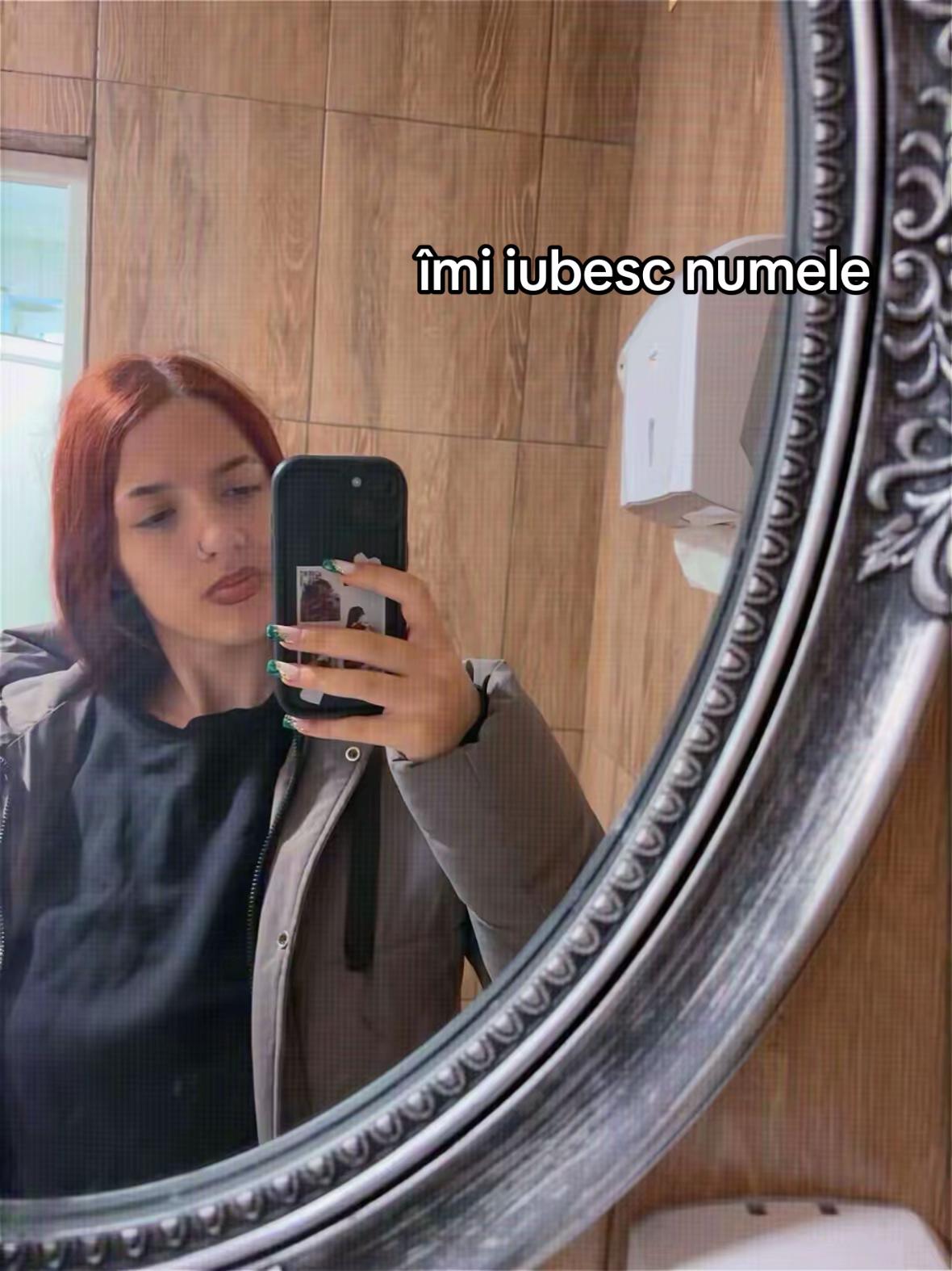 @𝐿𝒶𝓋𝒾🐍