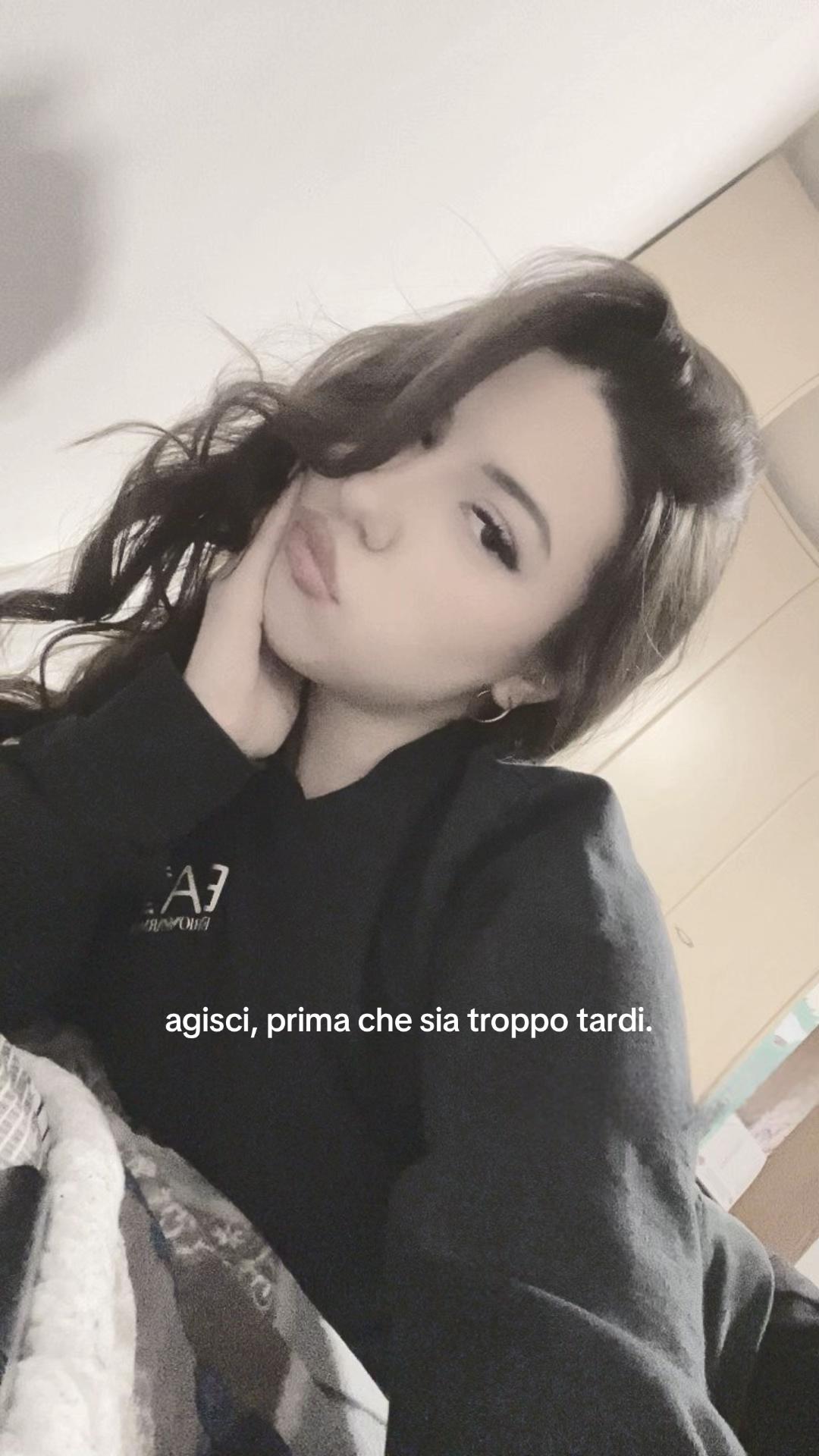 @𝒱