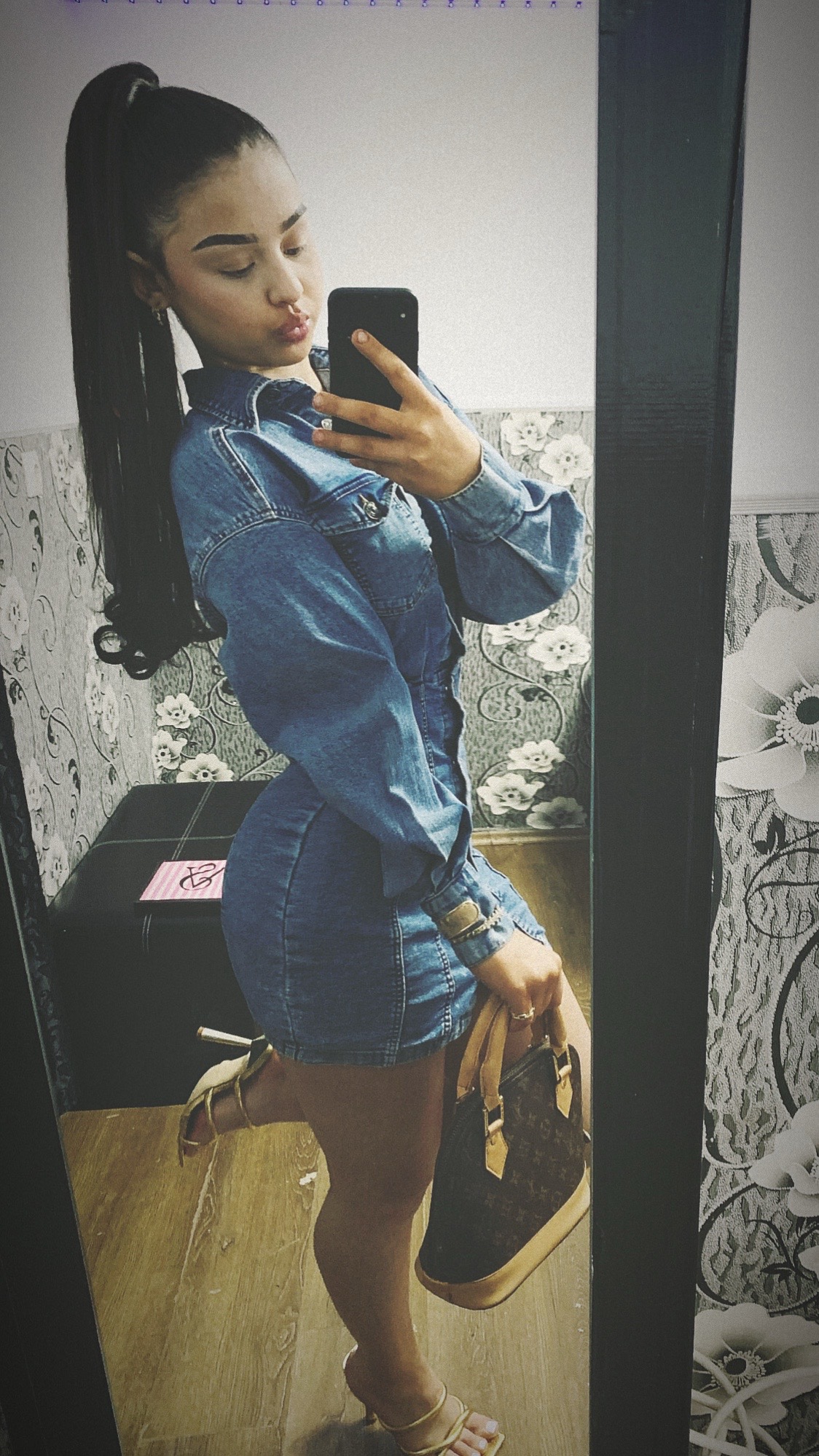 @𝐕