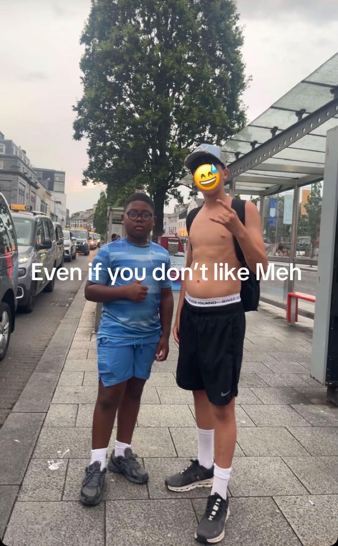 @🎭