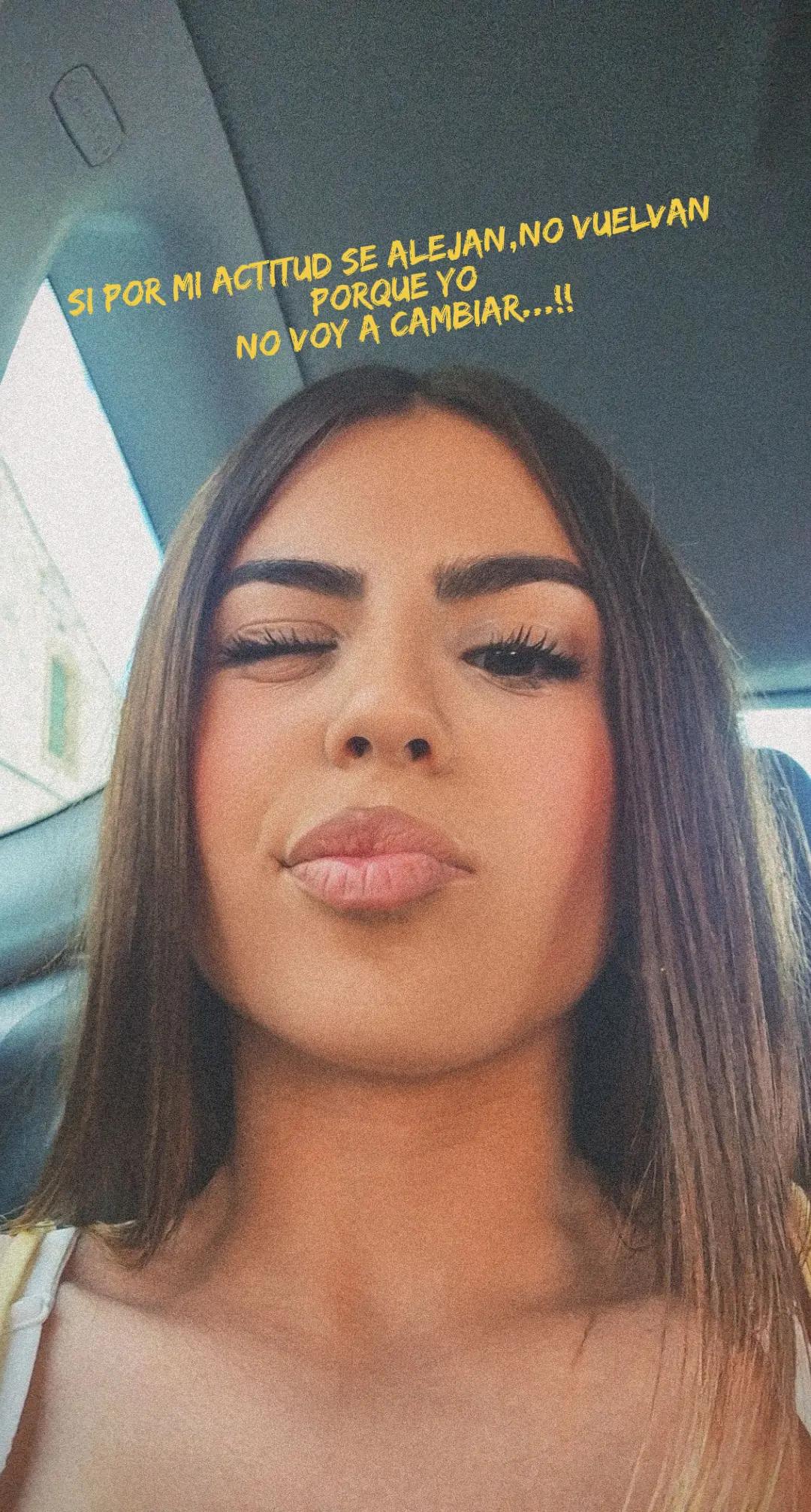 @Alba012_