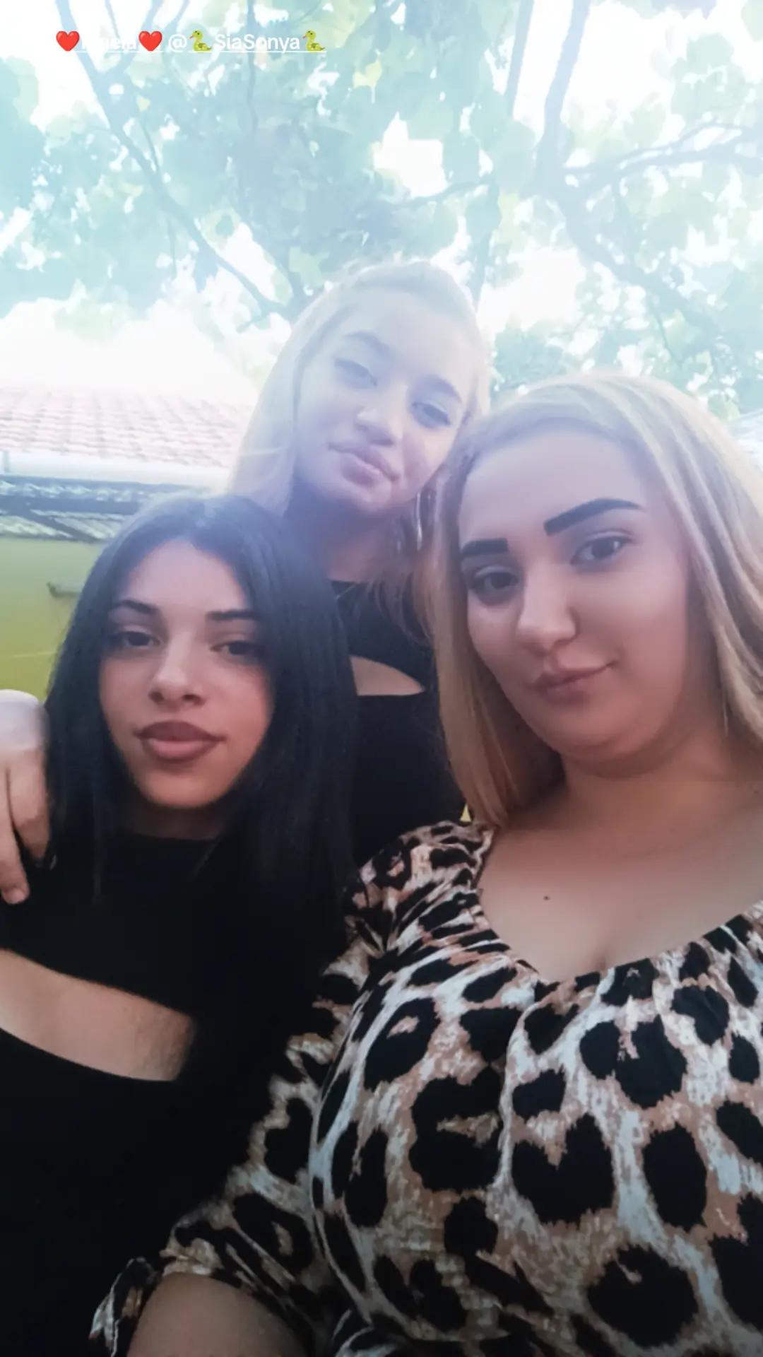 @Adinaionela