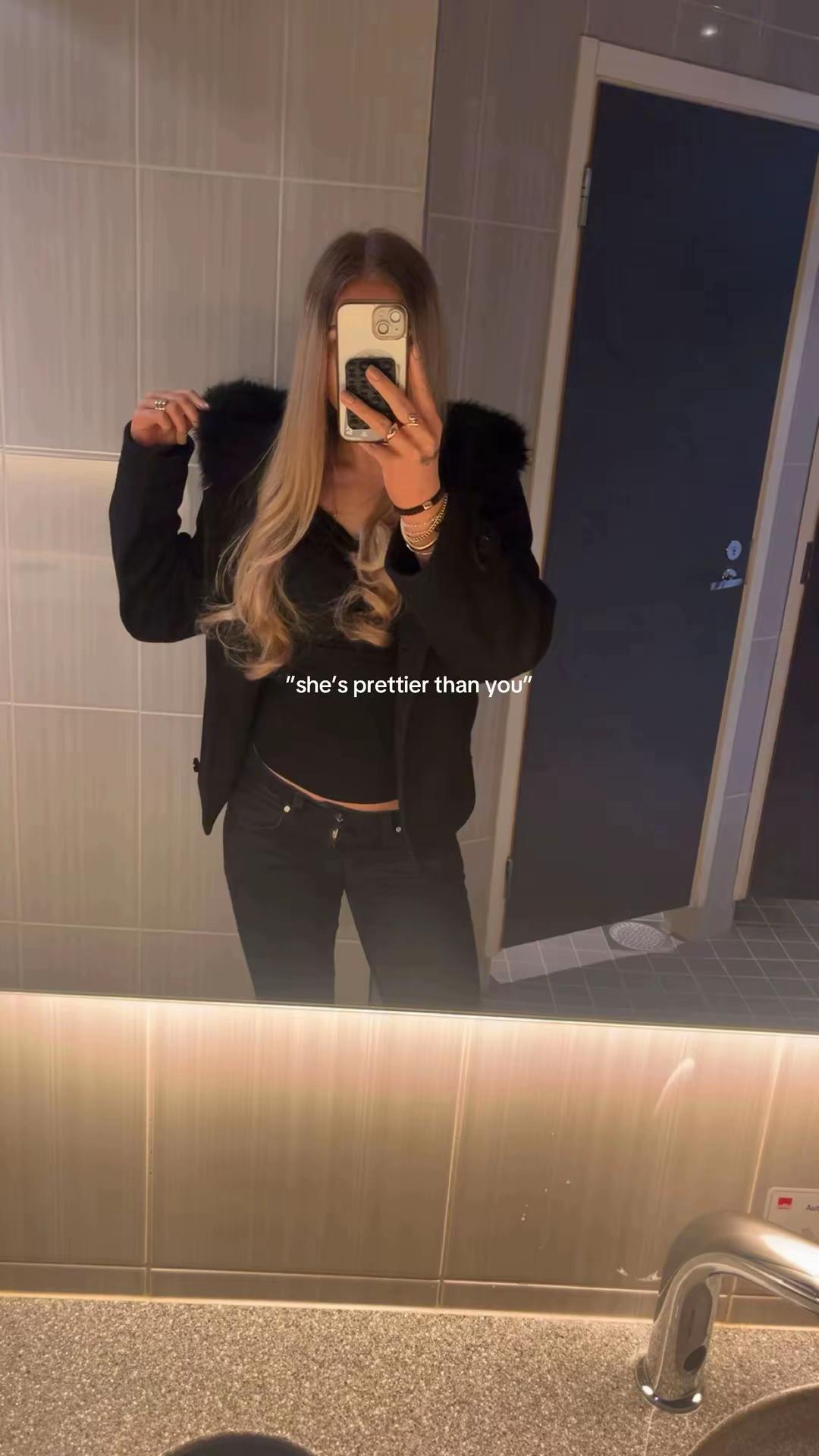 @𝔸𝕟𝕟𝕒