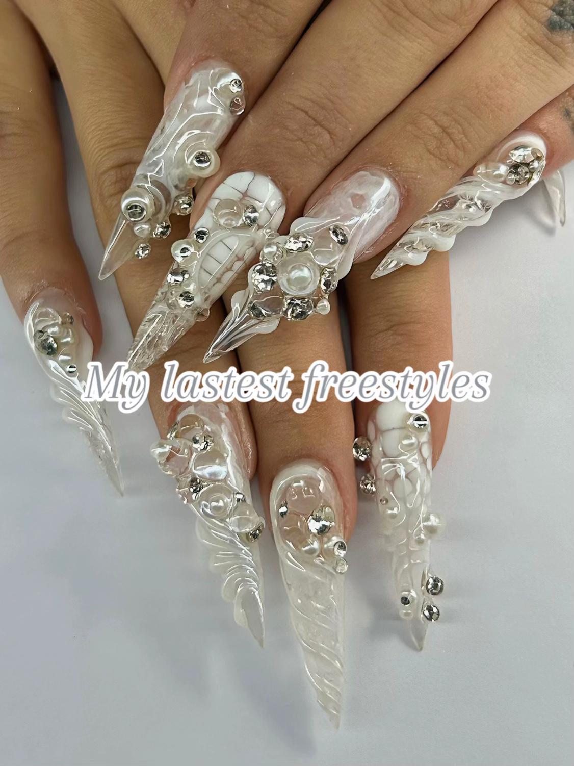 @Nininails