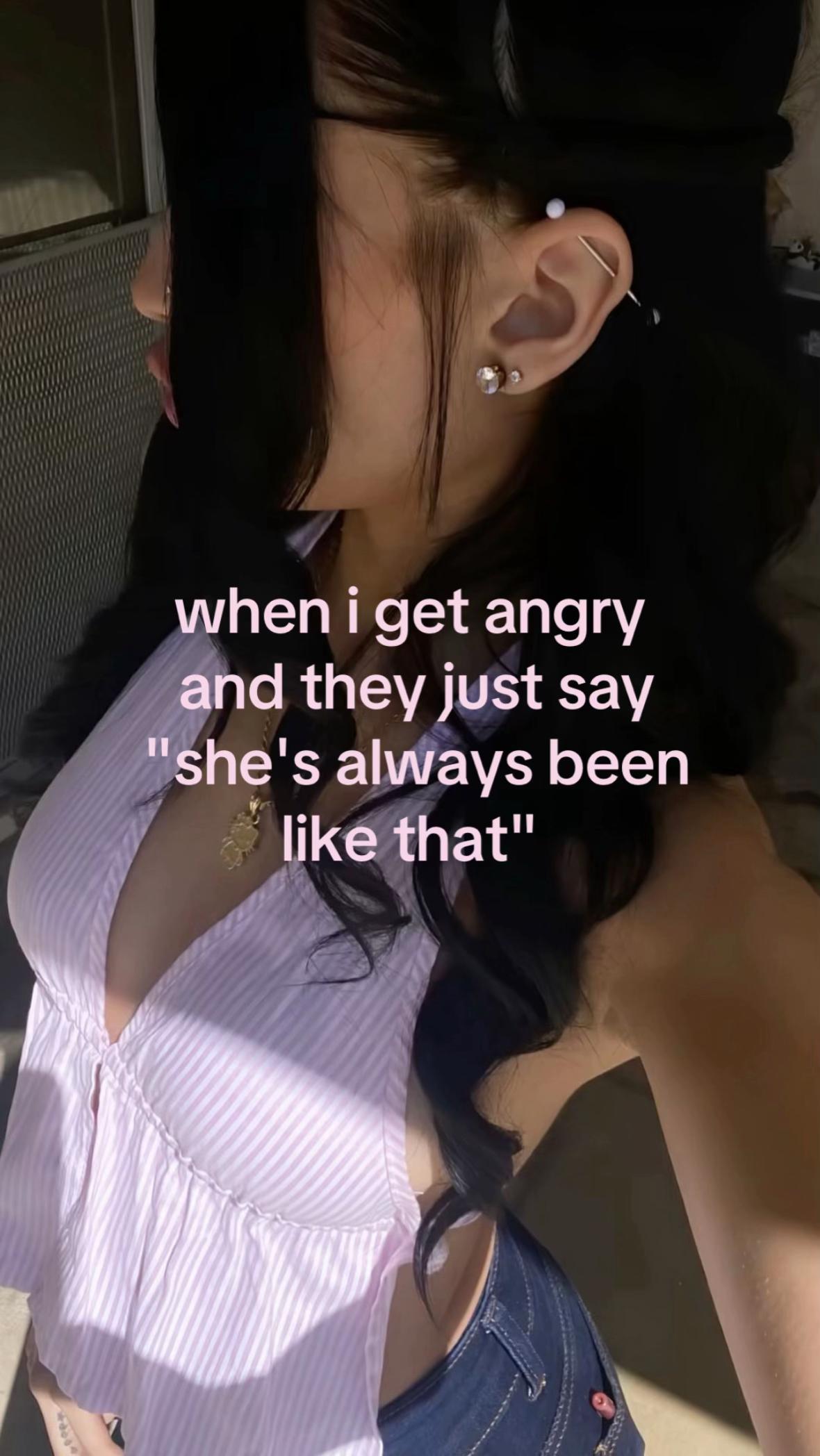 @𝒱