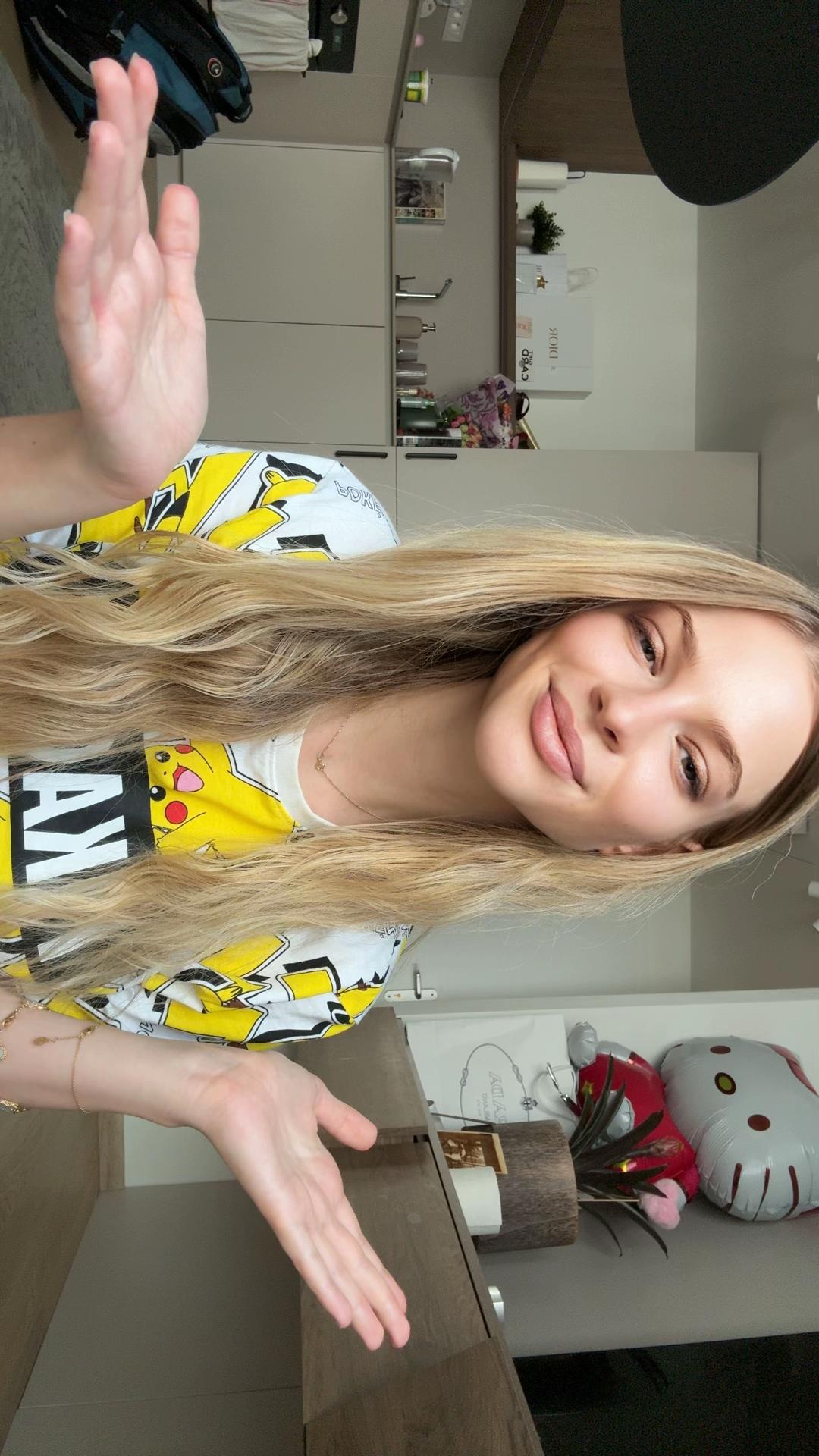 @Bella