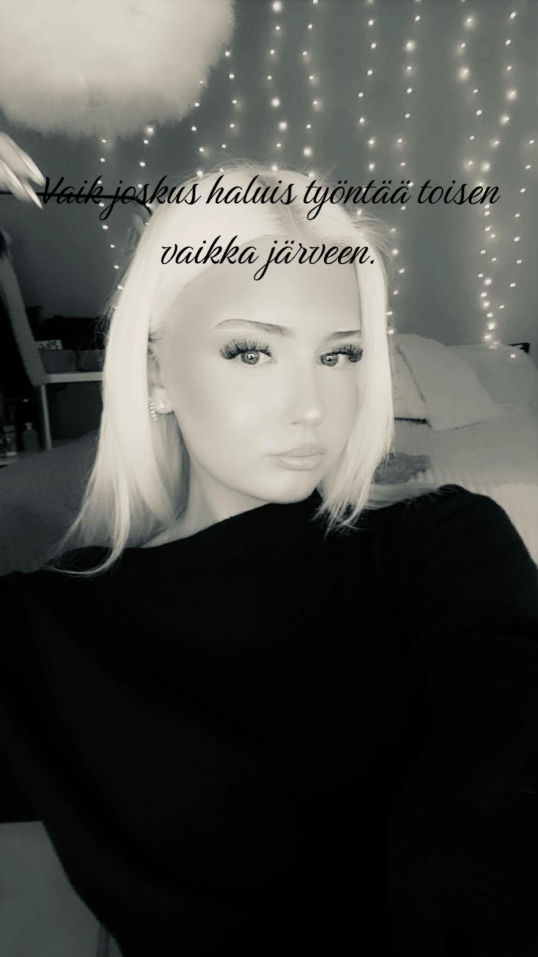 @𝓗𝓮𝓵𝓶𝓲𝓲𝓷𝓪🐰