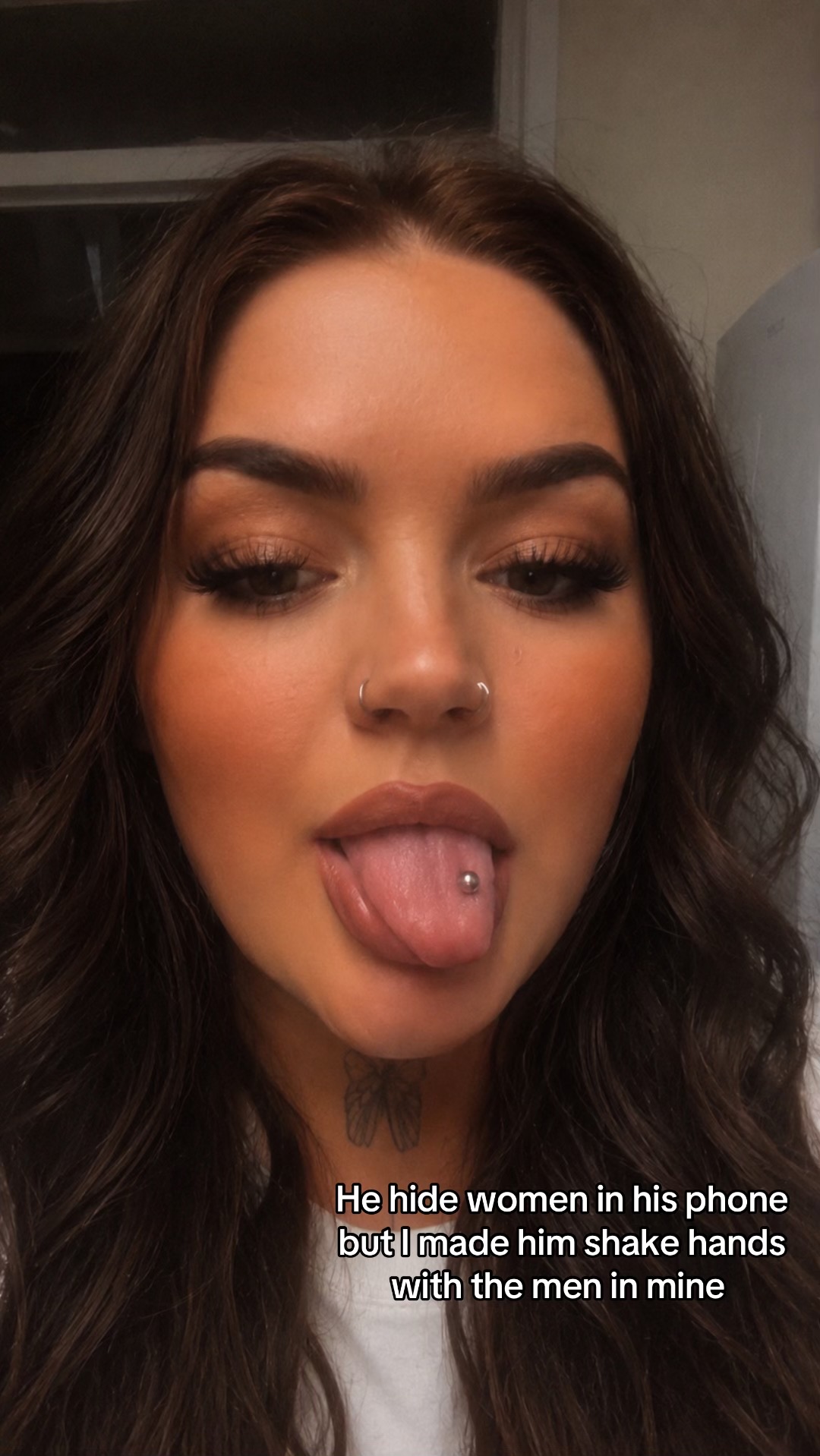 @𝐄𝐛𝐨𝐧𝐲 𝐑𝐨𝐛𝐞𝐫𝐭𝐬