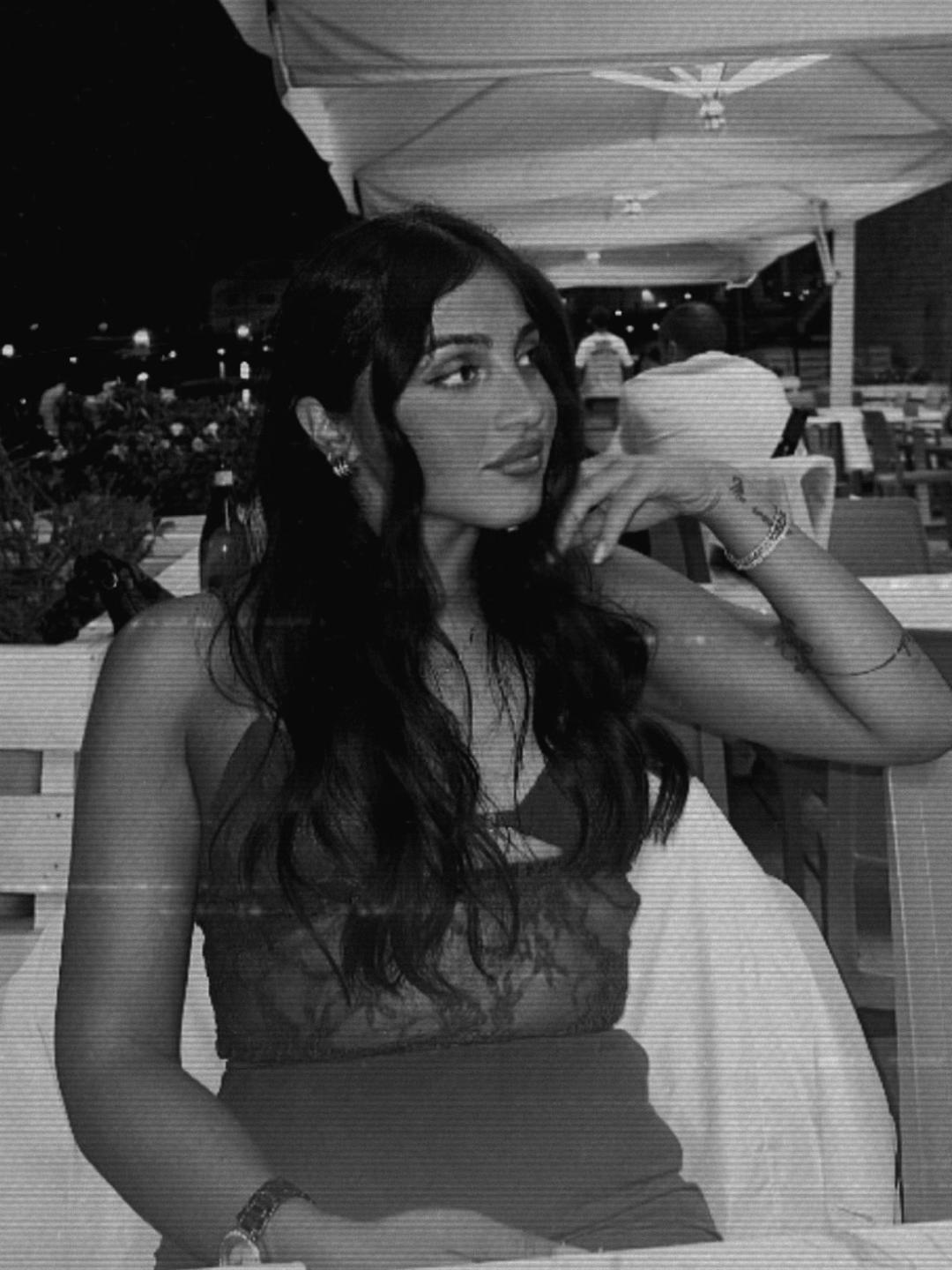 @Aurora 🌹